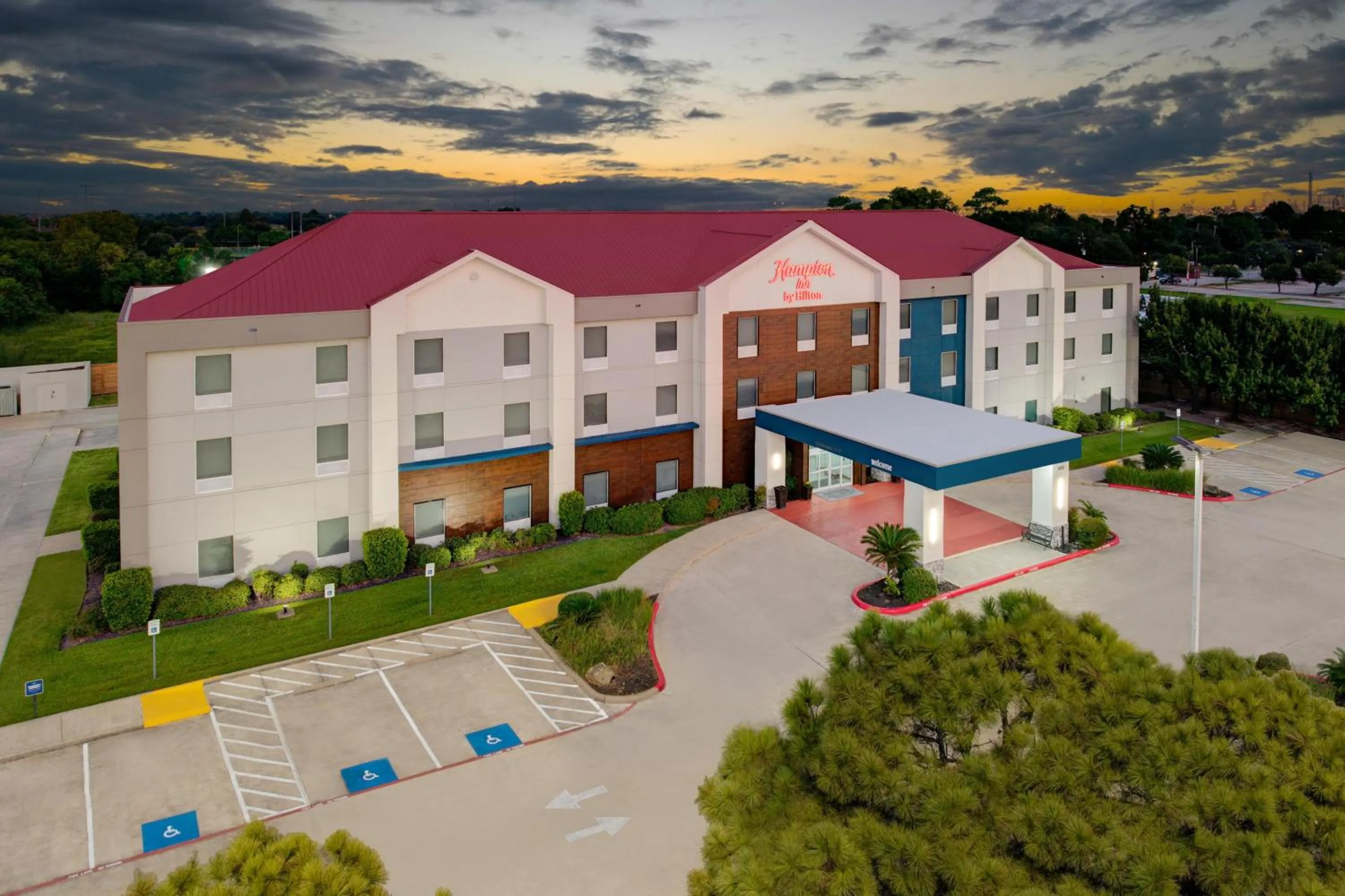 Property building in Hampton Inn Houston-Deer Park Ship Area