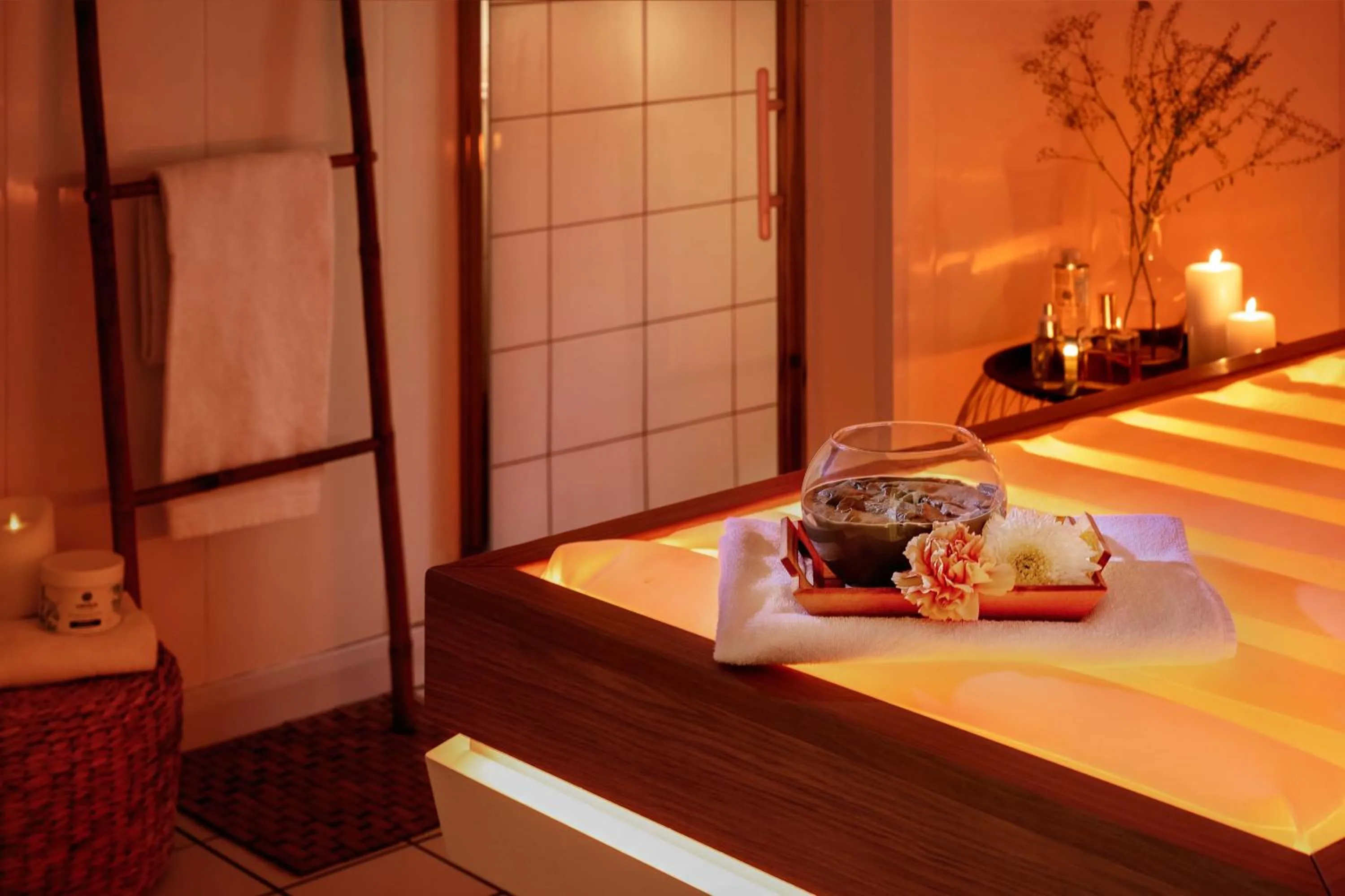 Massage in Hôtel la Baie Valdys Resort & SPA