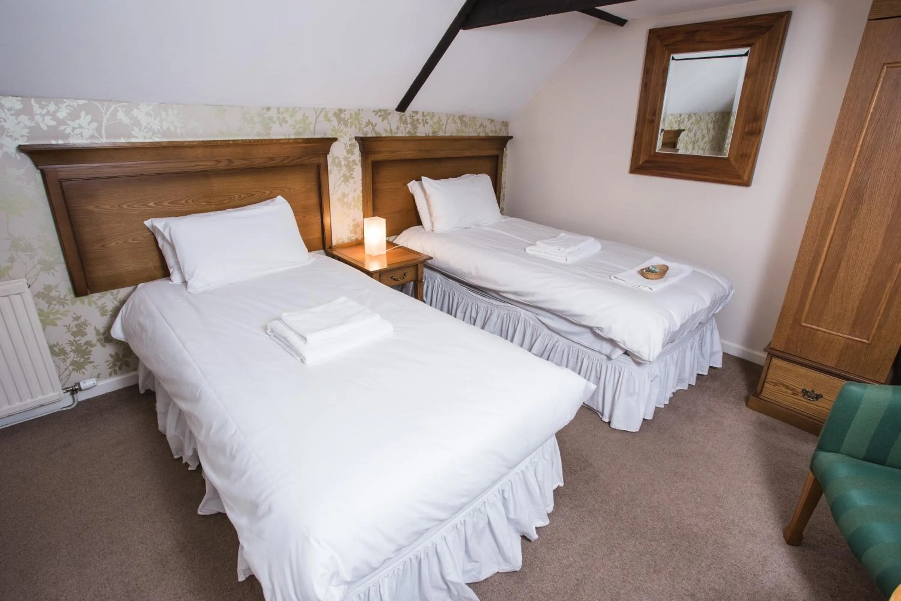 Standard Twin Room in Waggon and Horses