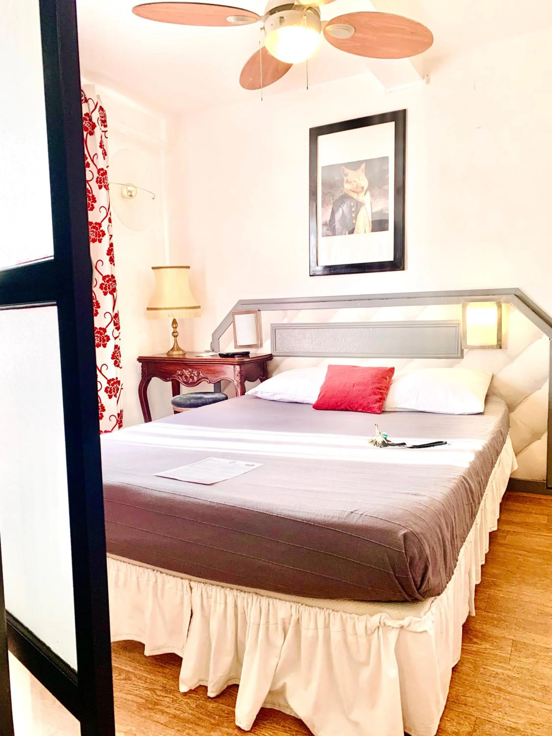 Photo of the whole room, Bed in Hôtel Paul Riquet