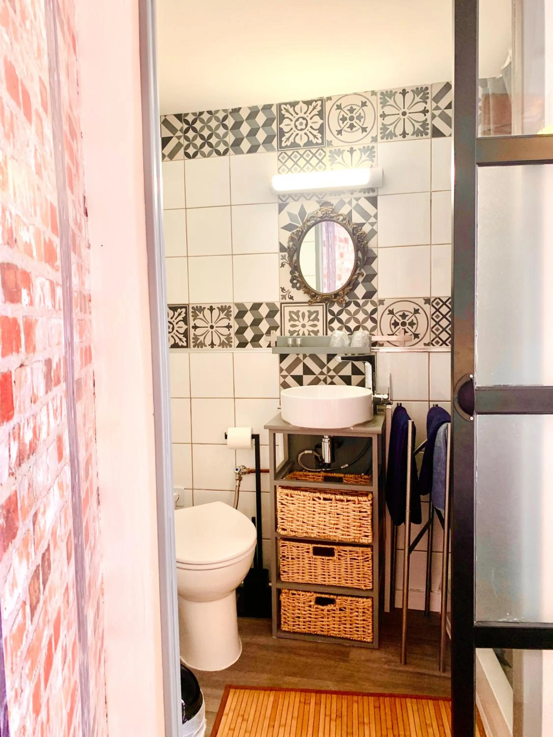 Toilet in Hôtel Paul Riquet