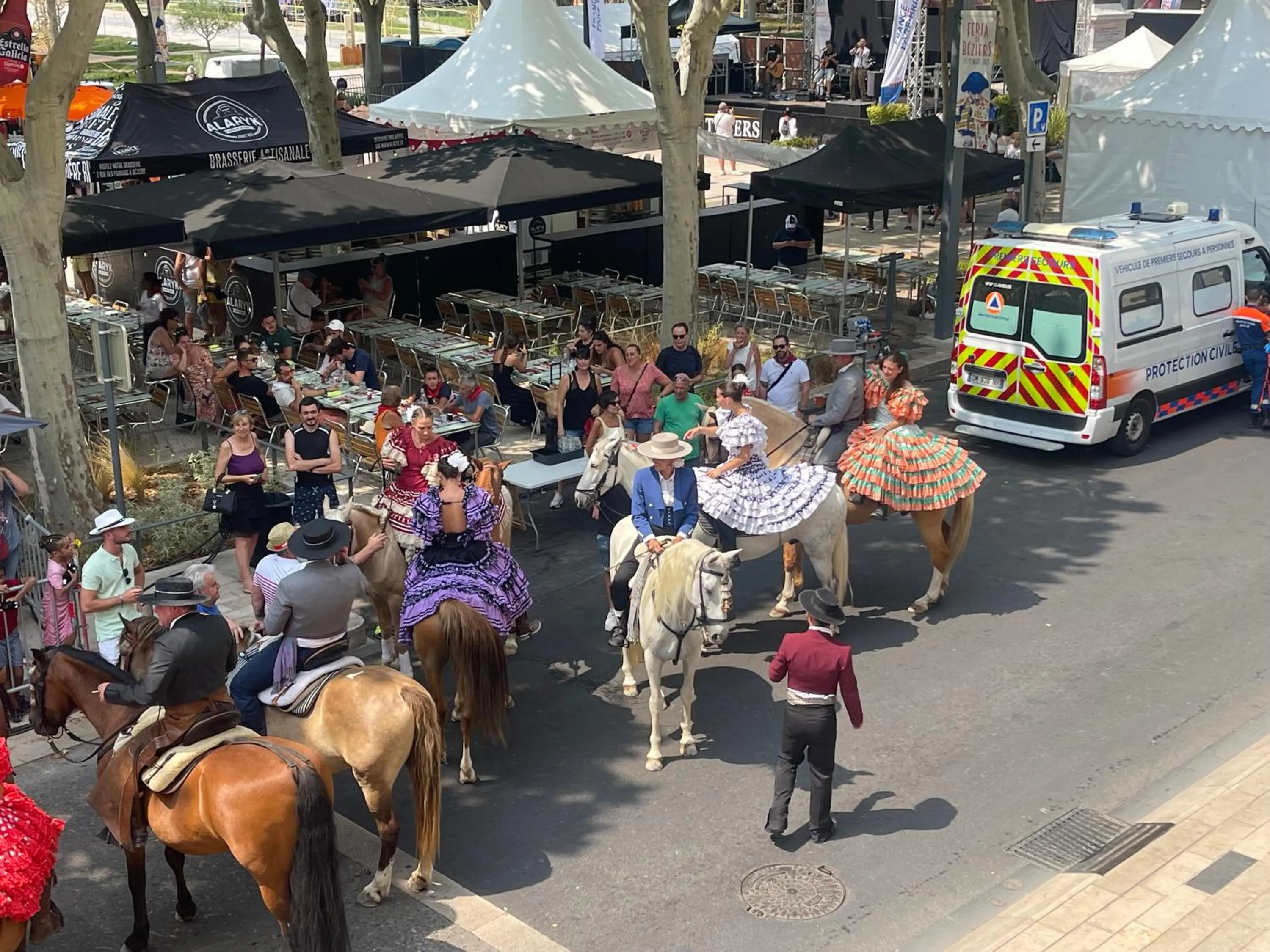 Evening entertainment in Hôtel Paul Riquet