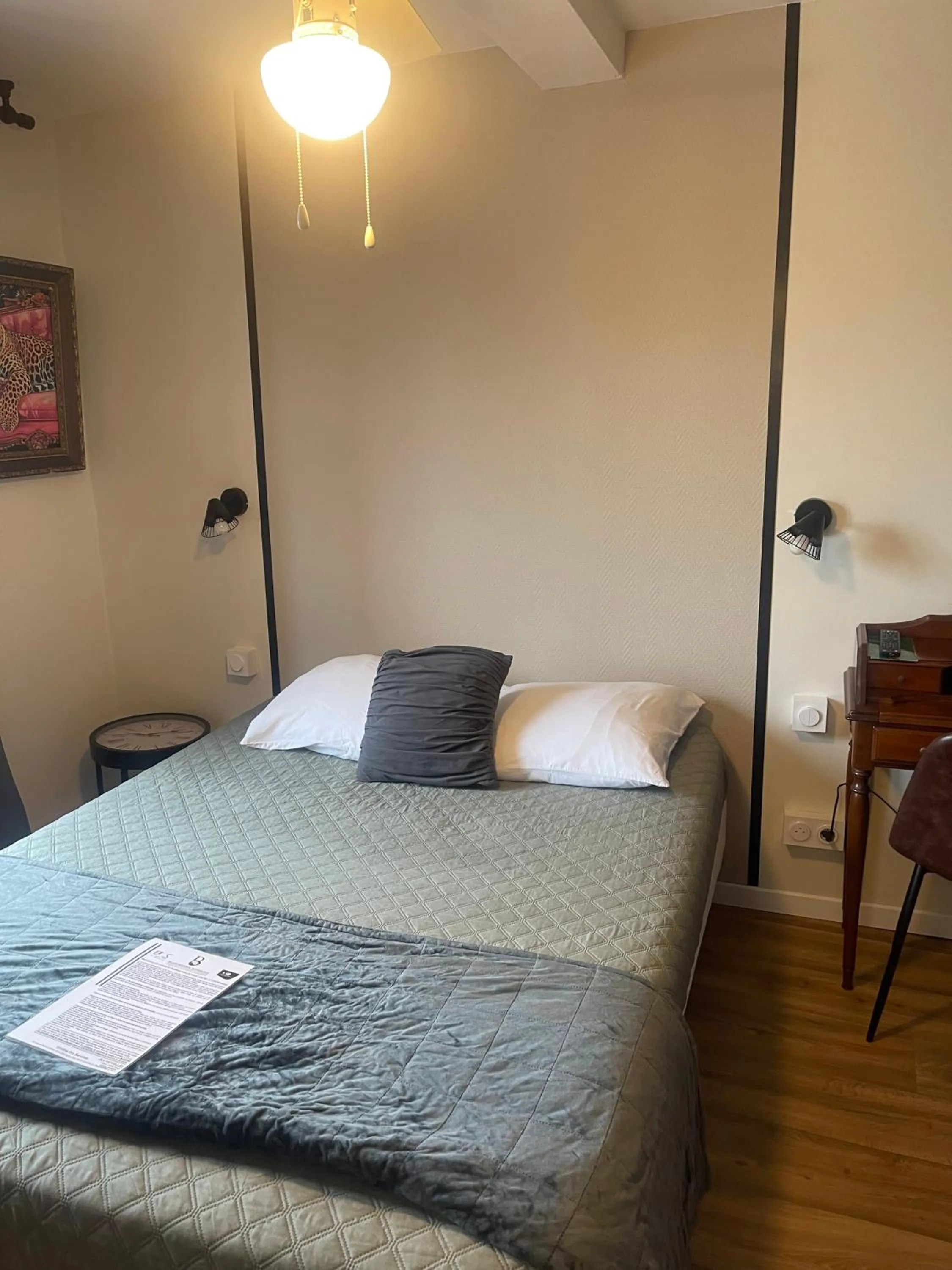 Photo of the whole room, Bed in Hôtel Paul Riquet