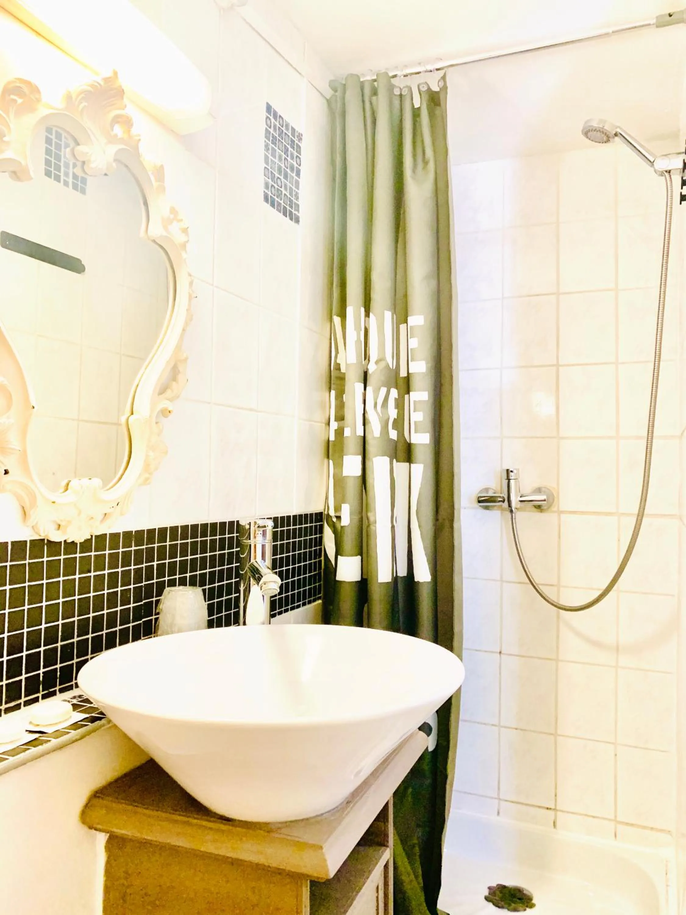 Bathroom in Hôtel Paul Riquet