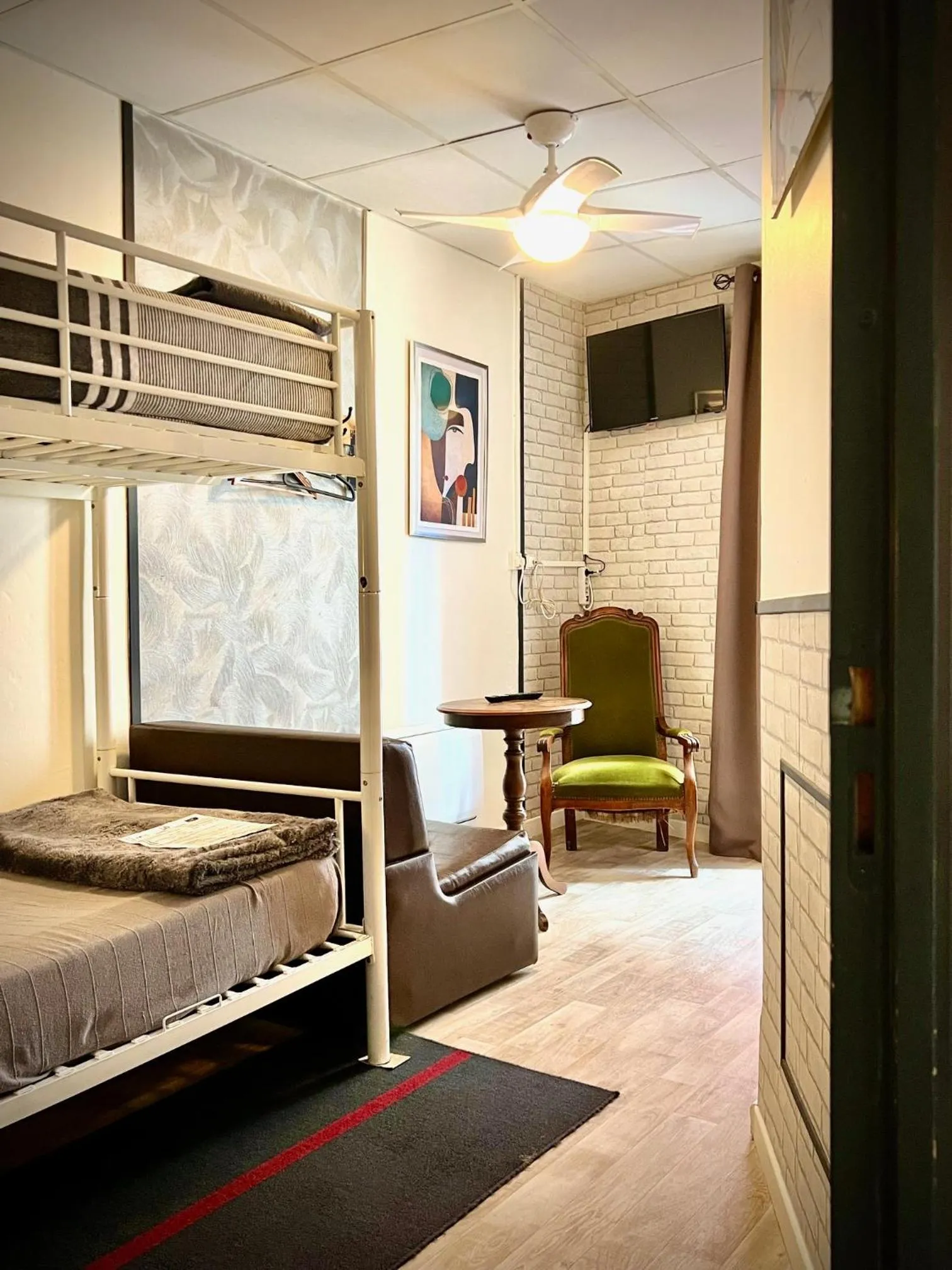 Photo of the whole room, Bed in Hôtel Paul Riquet