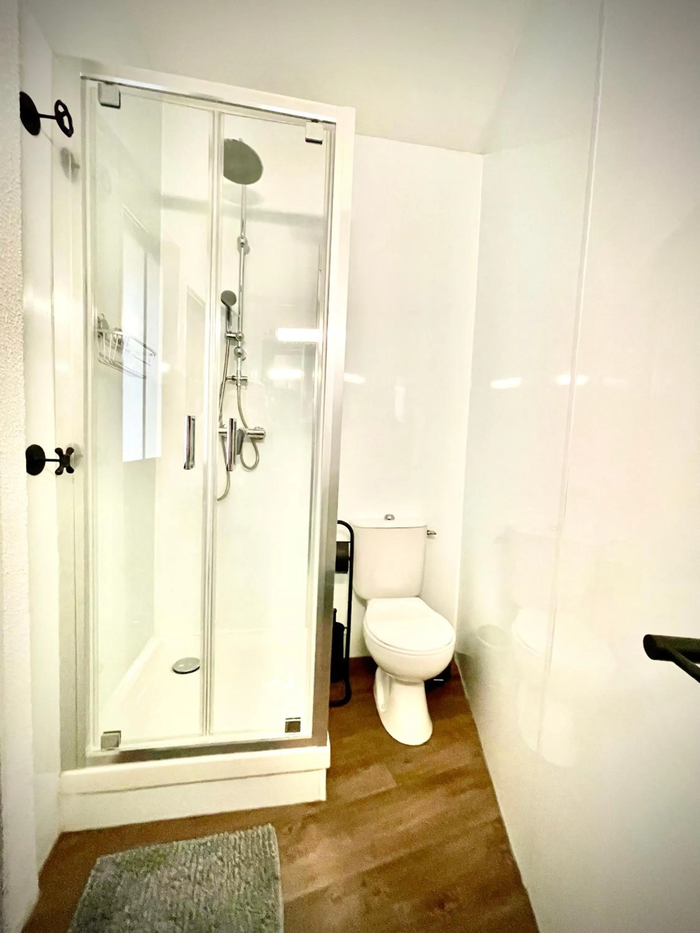 Toilet in Hôtel Paul Riquet