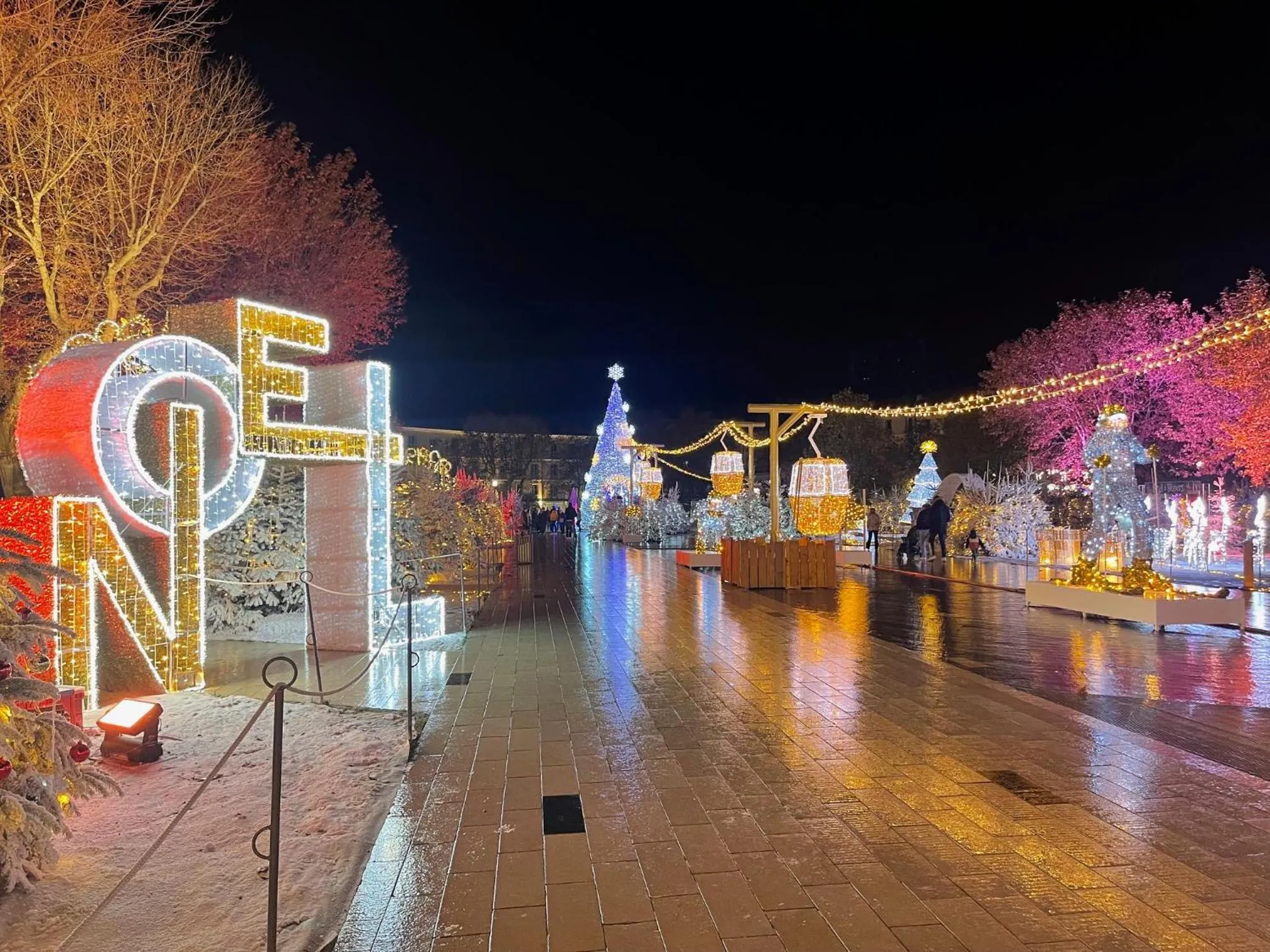Evening entertainment in Hôtel Paul Riquet