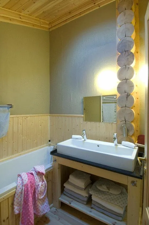 Bathroom in Chalet Ana & SPA