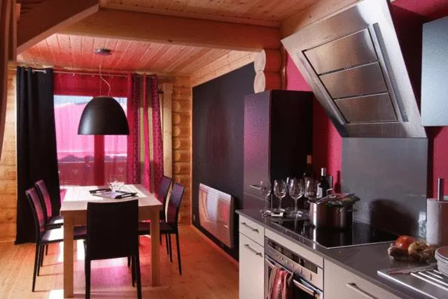 Kitchen or kitchenette in Chalet Ana & SPA