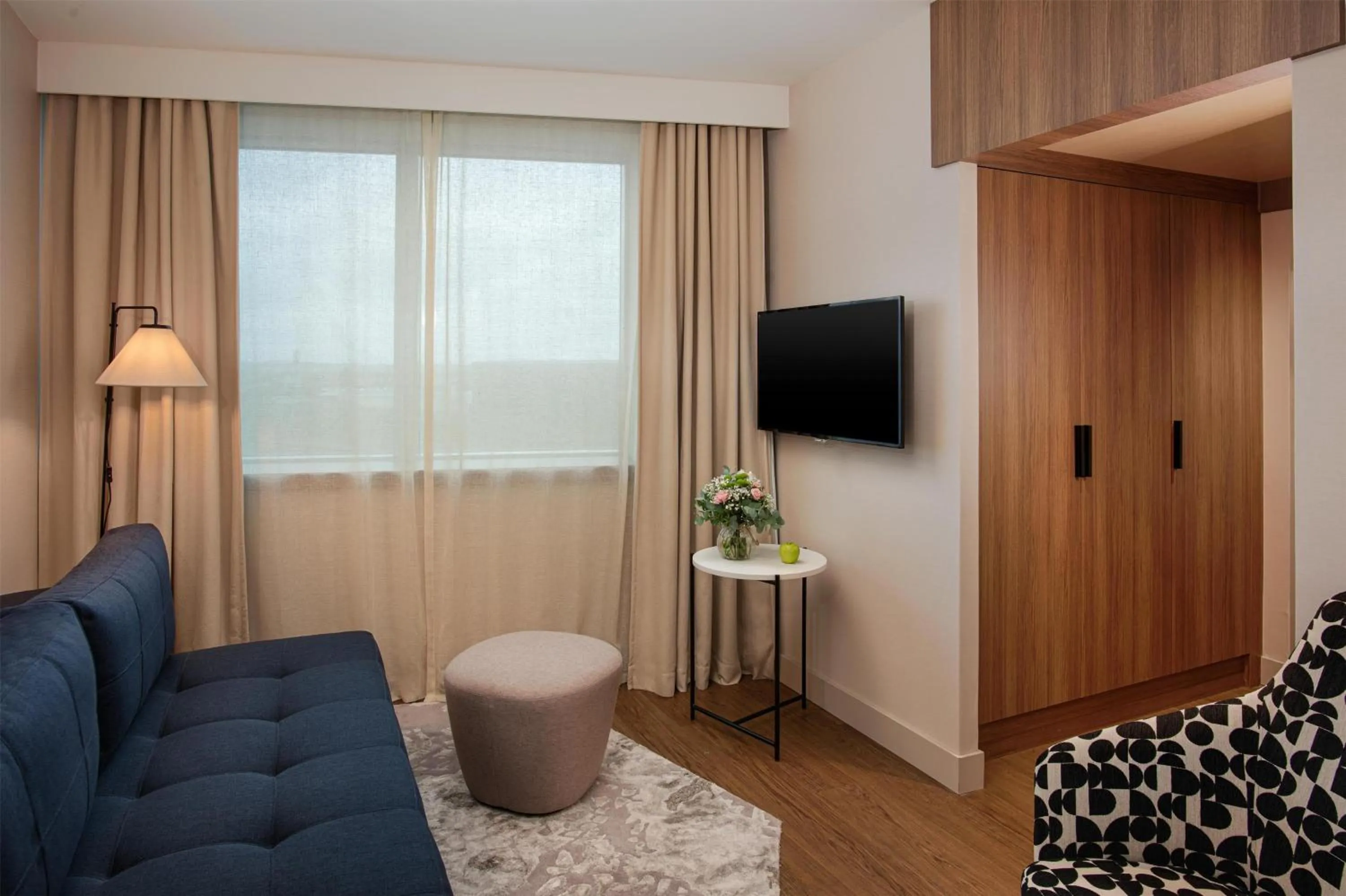 Photo of the whole room in NH Lyon Airport