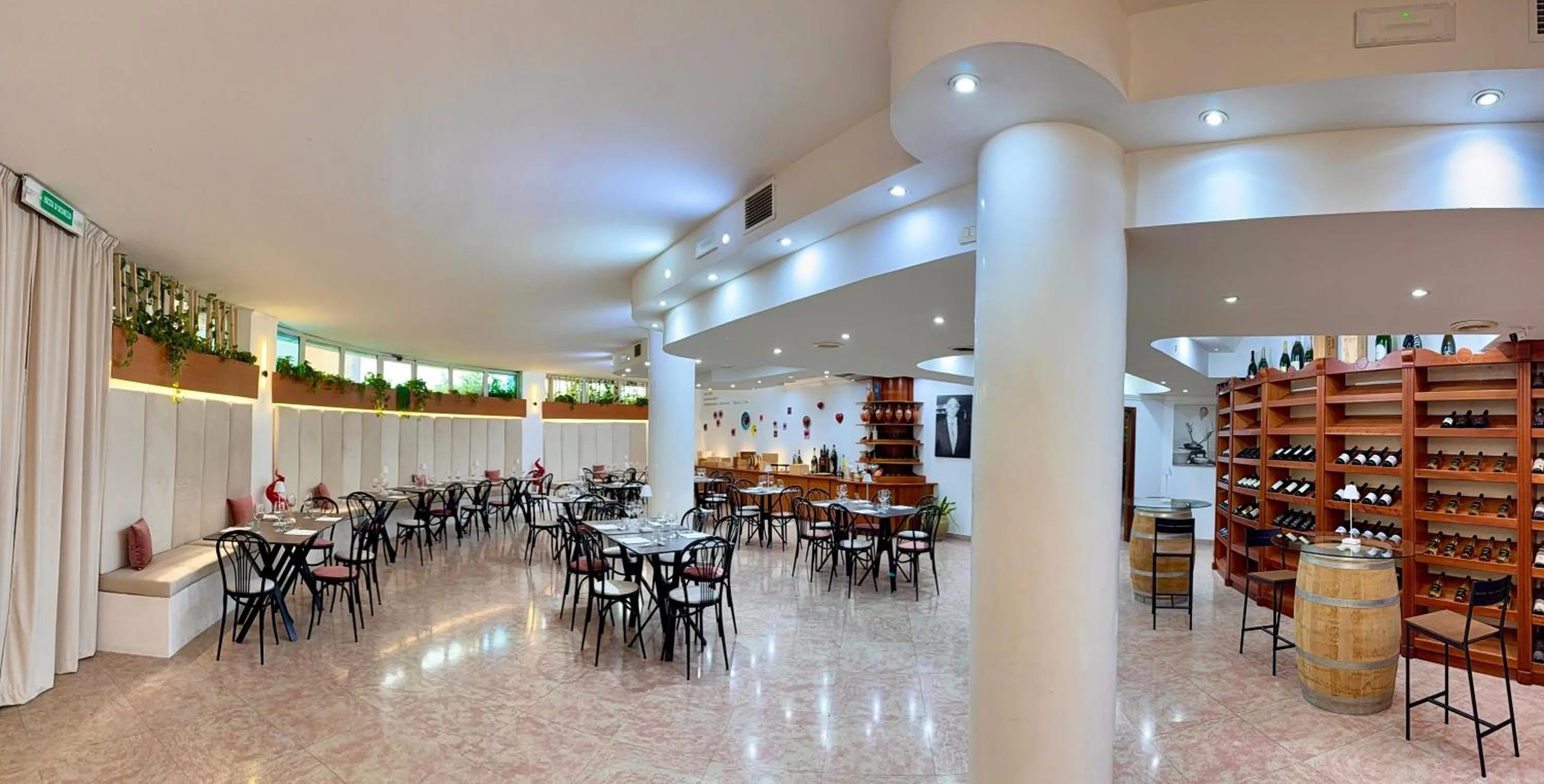 Restaurant/places to eat in Hotel Sica