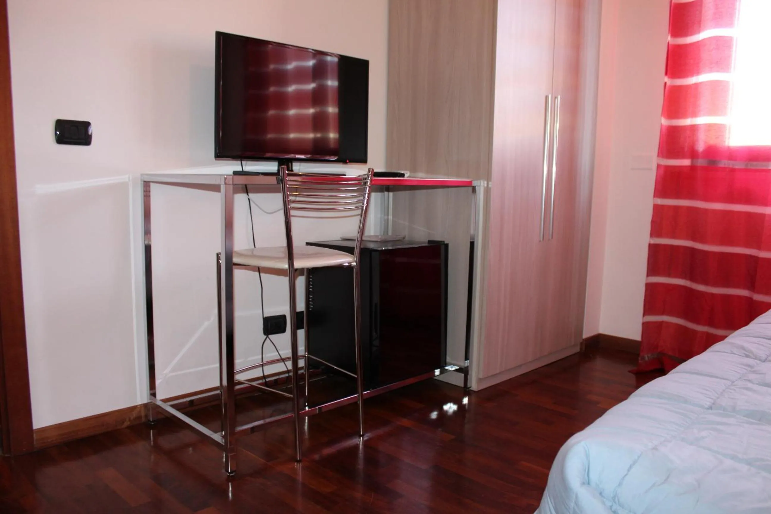 Photo of the whole room, Bed in B&B le Pleiadi Aeroporto Fiumicino