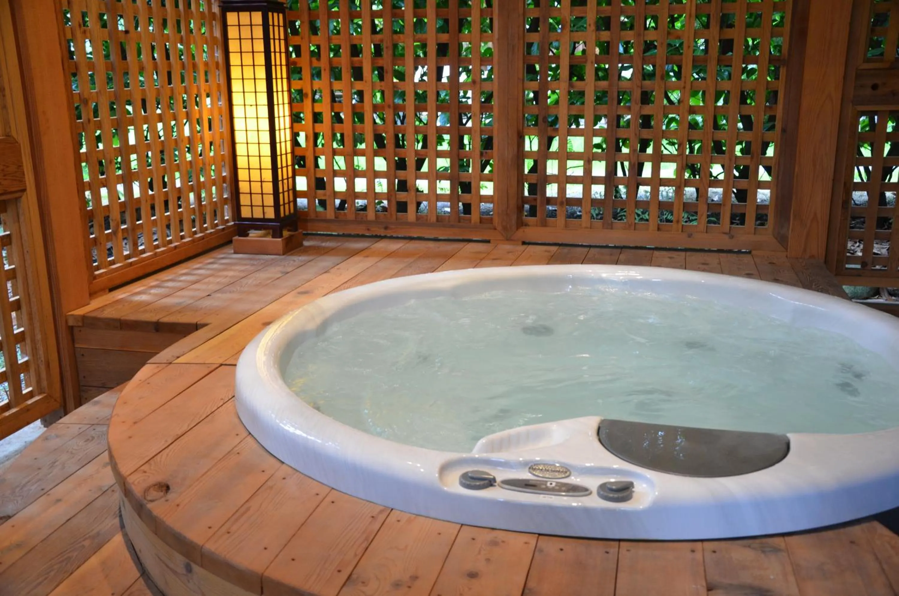 Hot Tub in Shades of Jade Inn & Spa