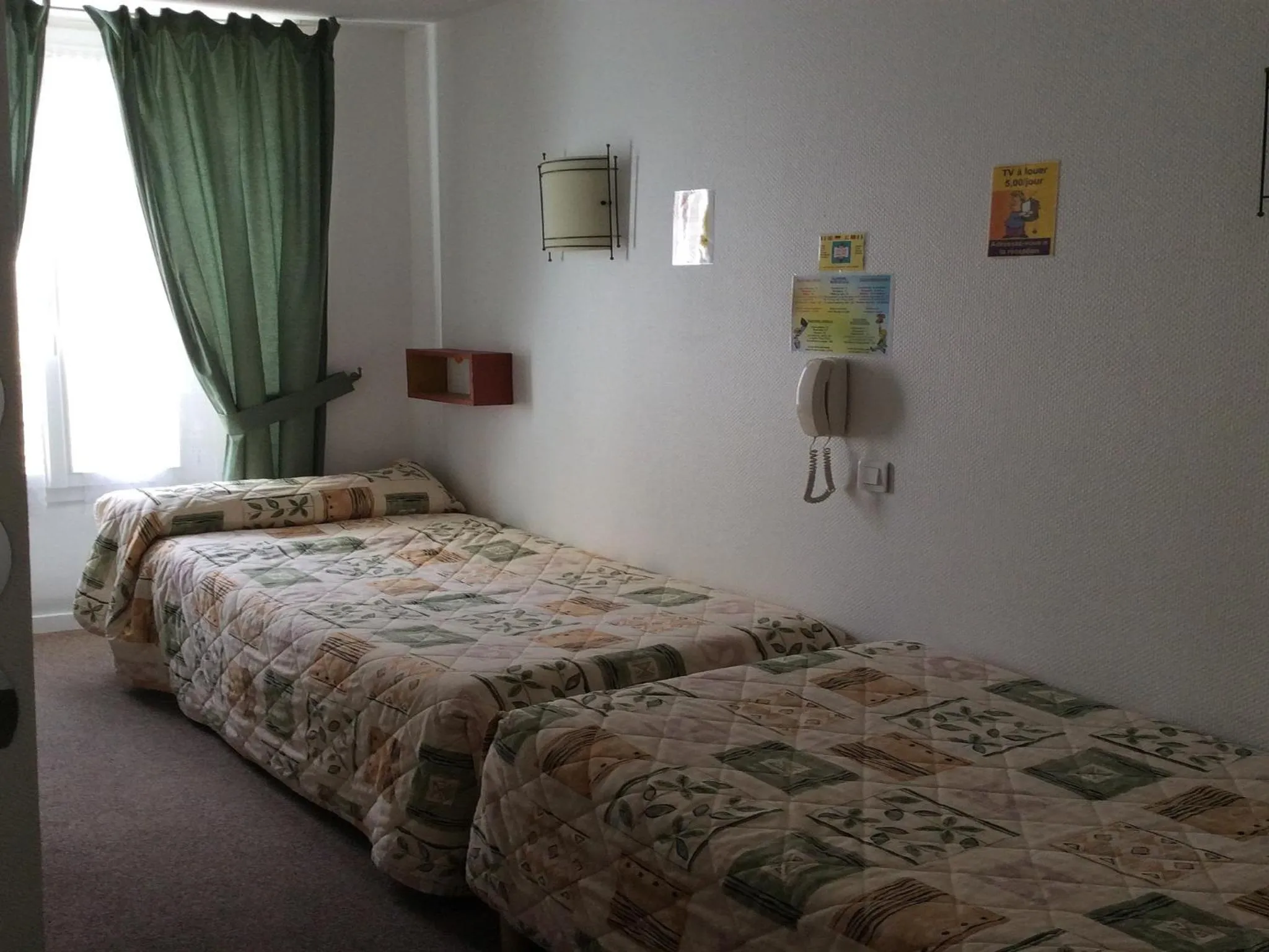 Photo of the whole room in Hôtel La Fontaine