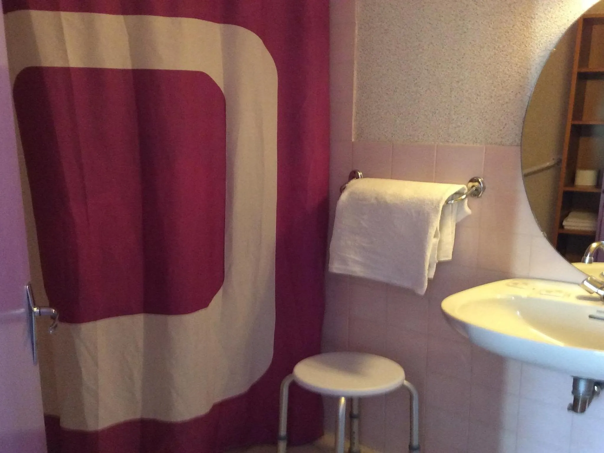 Bathroom in Hôtel La Fontaine