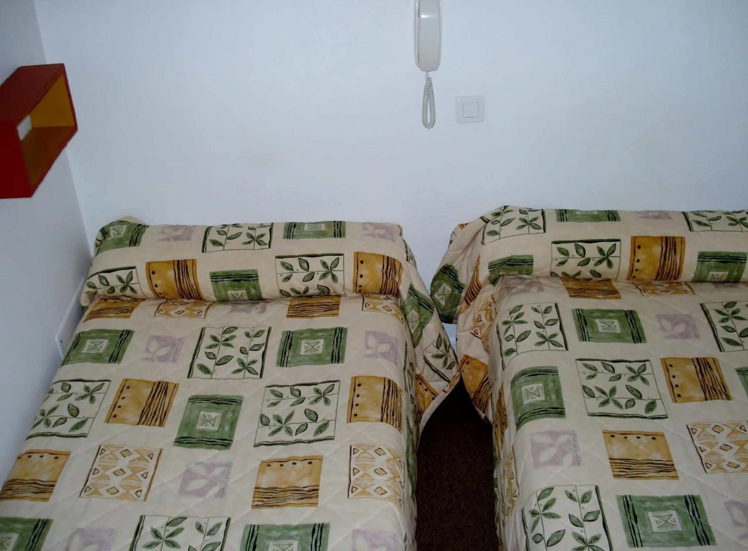 Bed in Hôtel La Fontaine