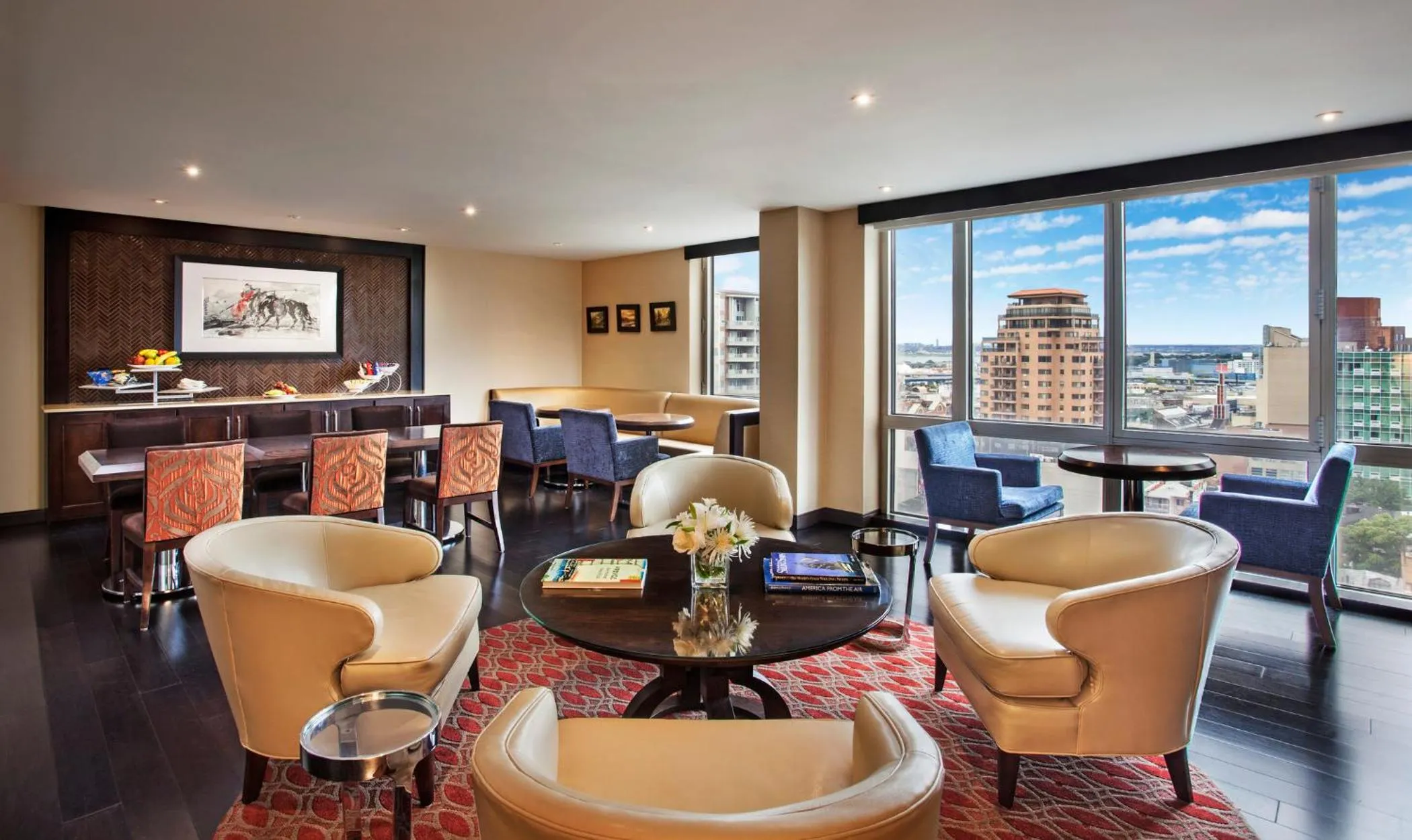 Seating area in Sheraton LaGuardia East Hotel