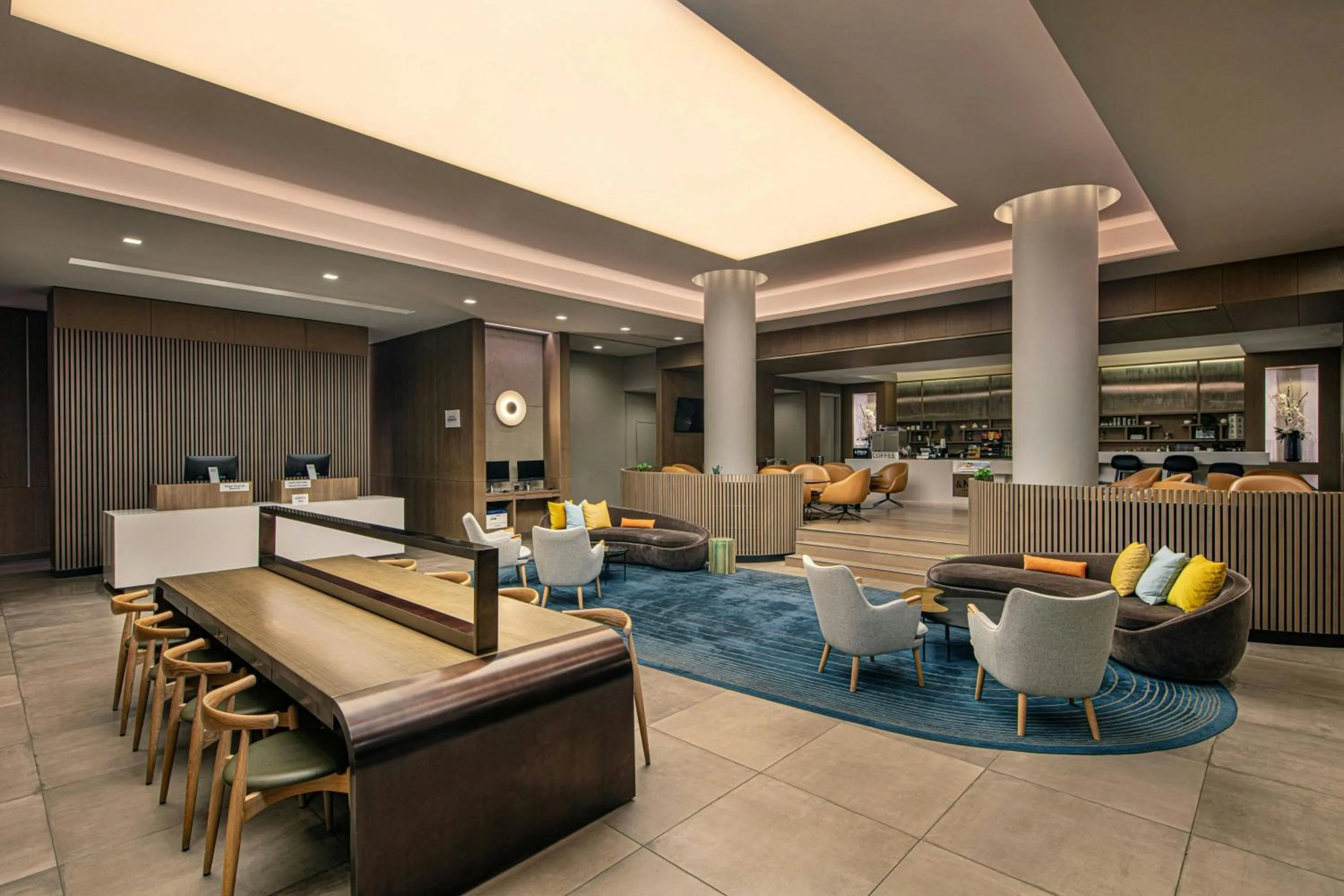 Lobby or reception in Sheraton LaGuardia East Hotel