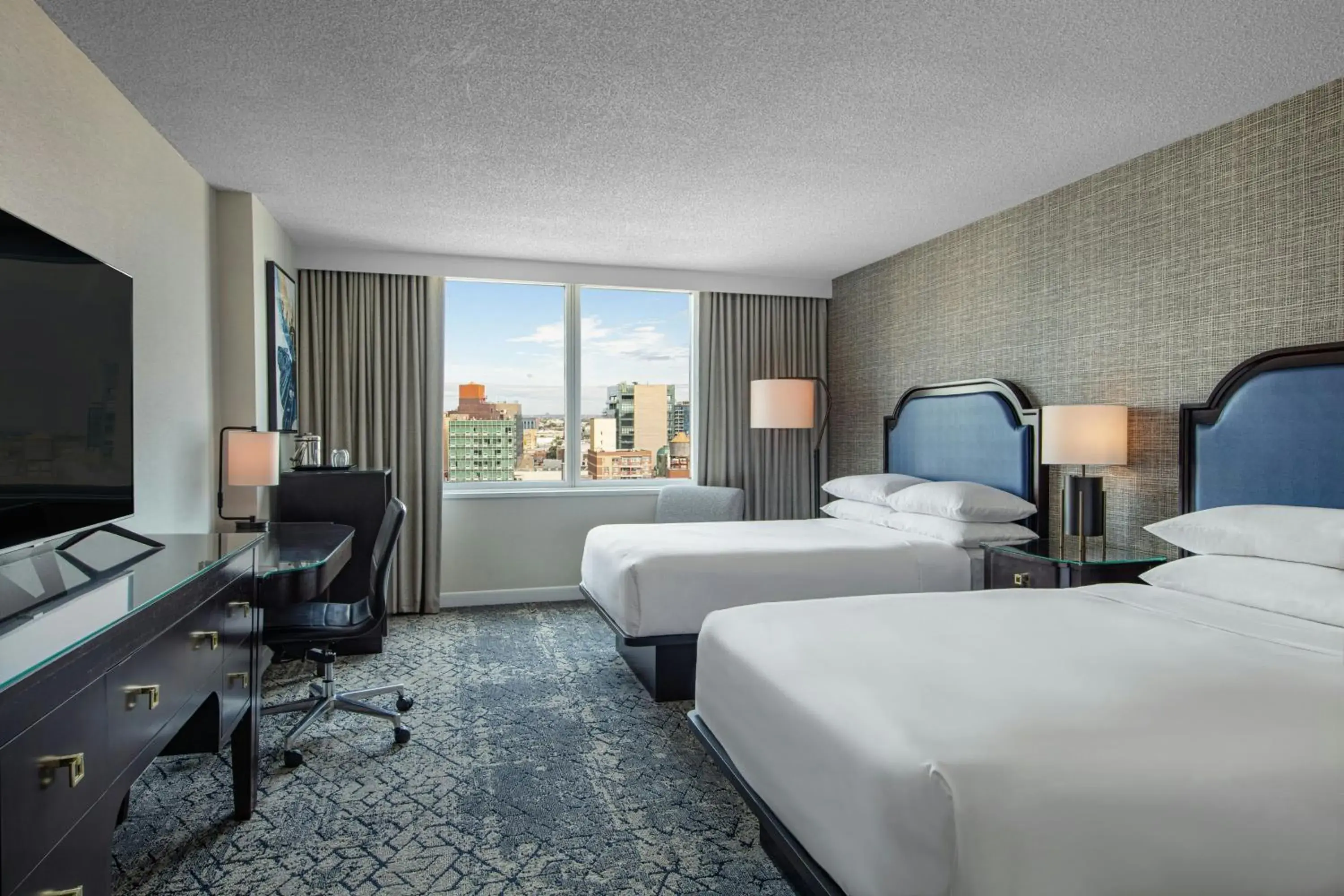 Double Room with Two Double Beds in Sheraton LaGuardia East Hotel Double Room with Two Double Beds in Sheraton LaGuardia East Hotel