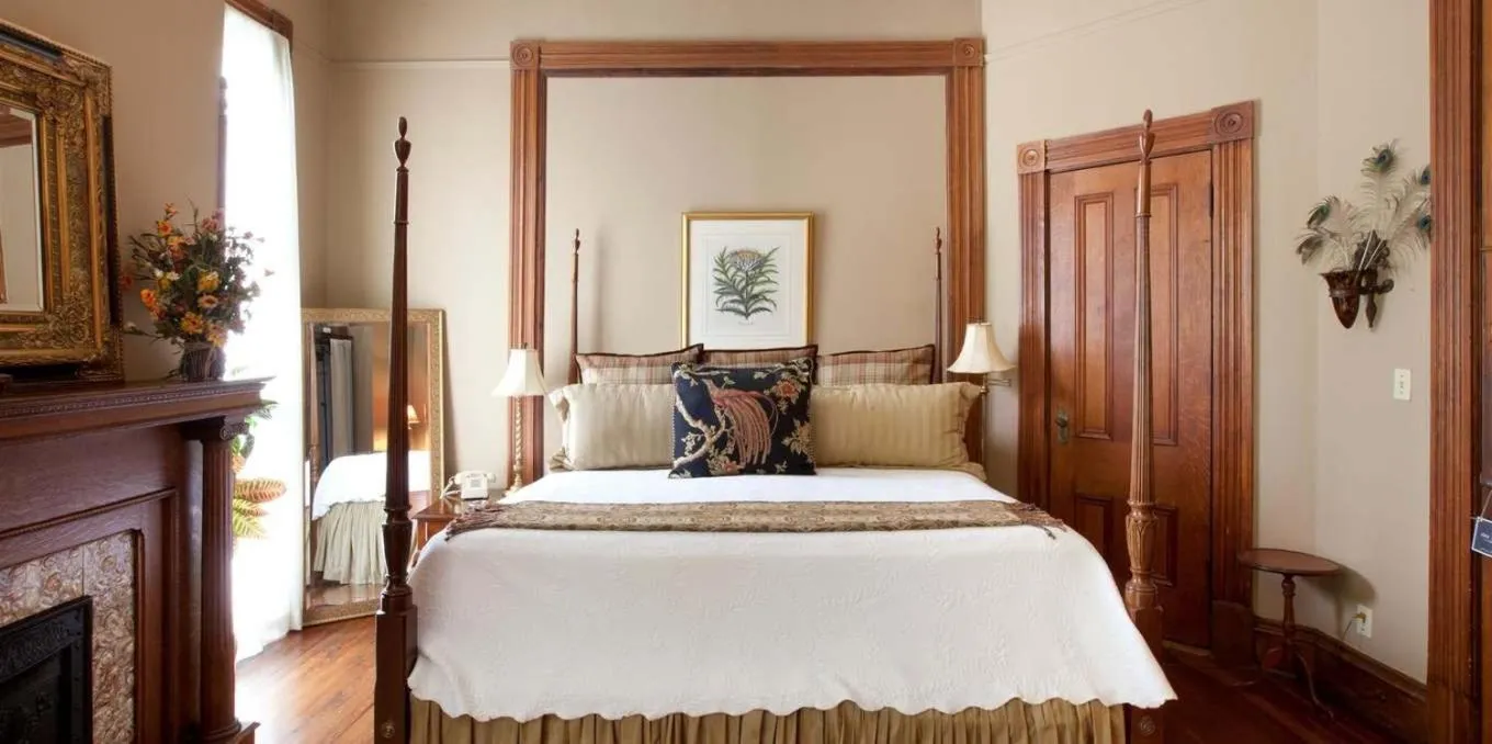 Photo of the whole room, Bed in Forsyth Park Inn