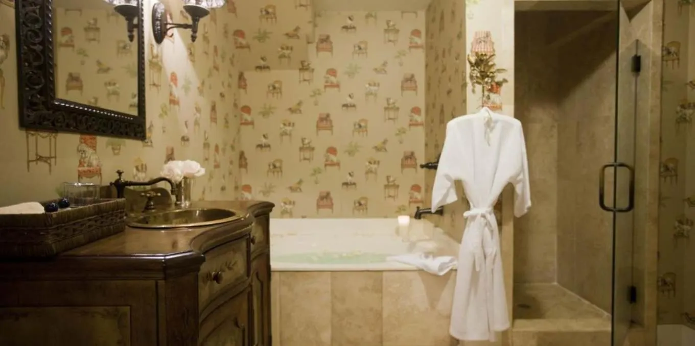 Bathroom in Forsyth Park Inn