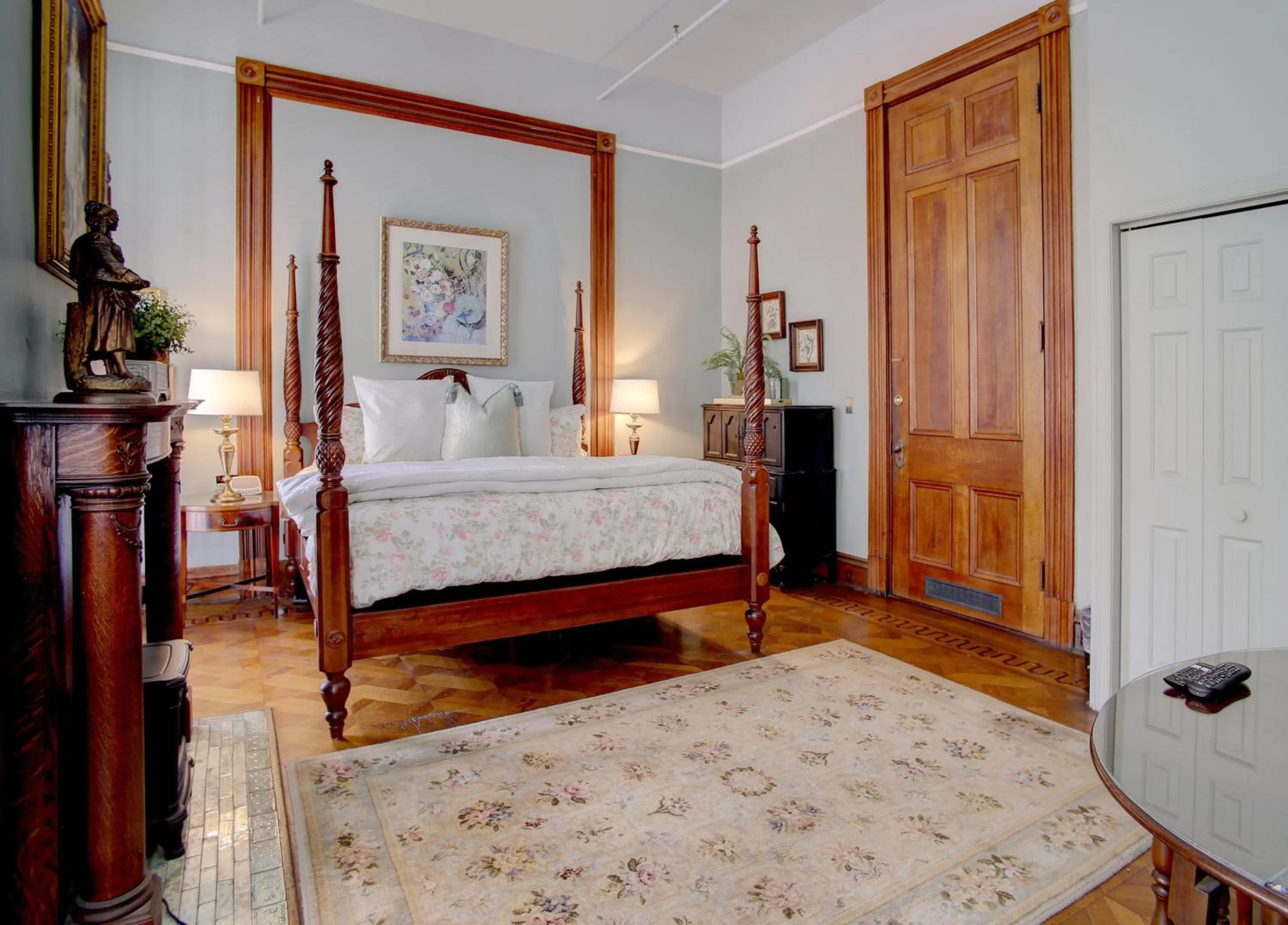 Bed in Forsyth Park Inn