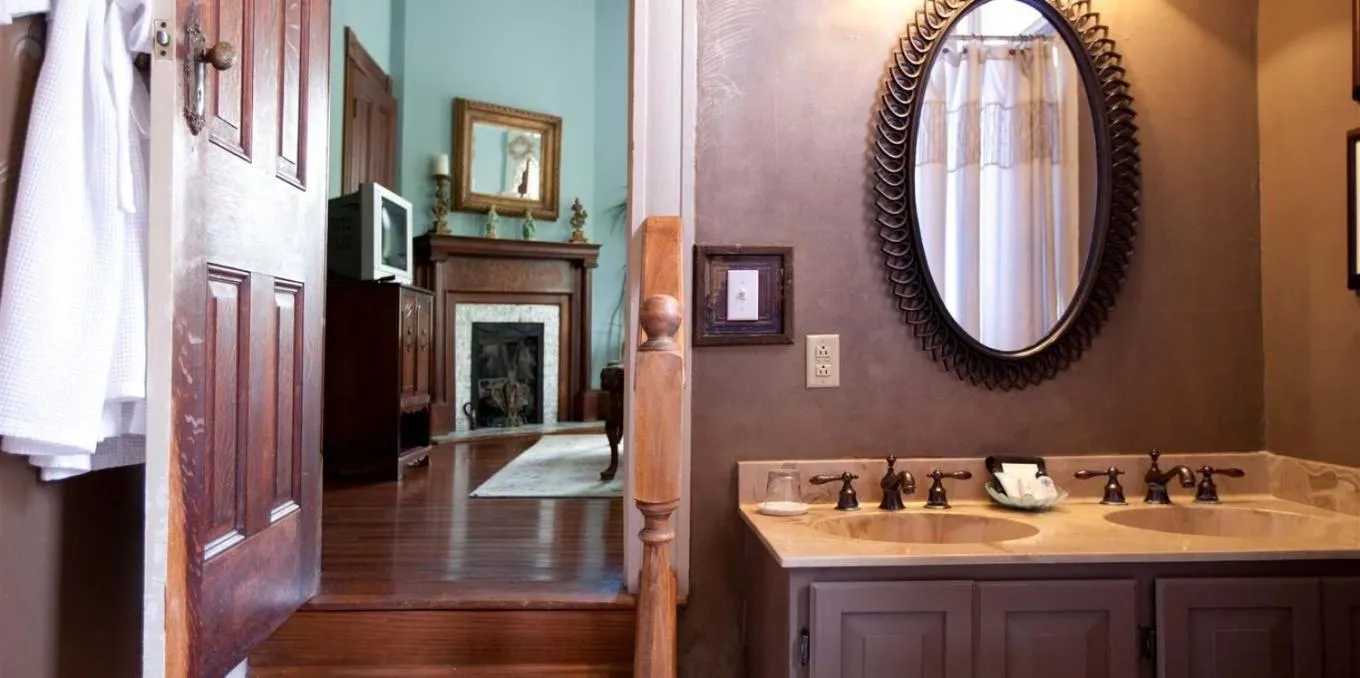 Bathroom in Forsyth Park Inn