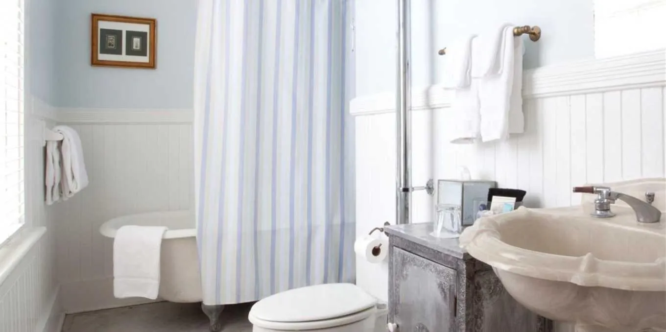 Bathroom in Forsyth Park Inn