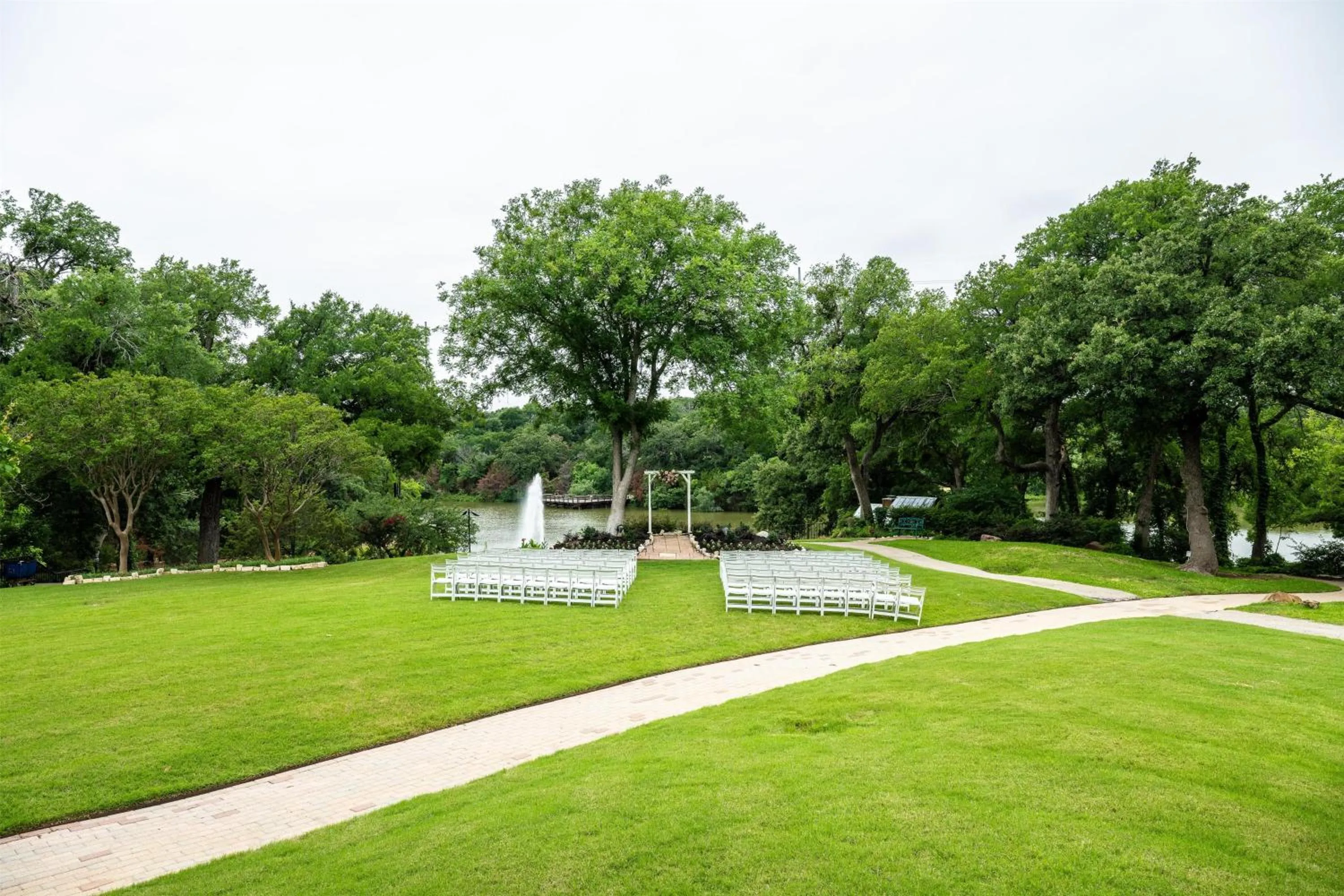 Garden in Hilton DFW Lakes Executive Conference Center