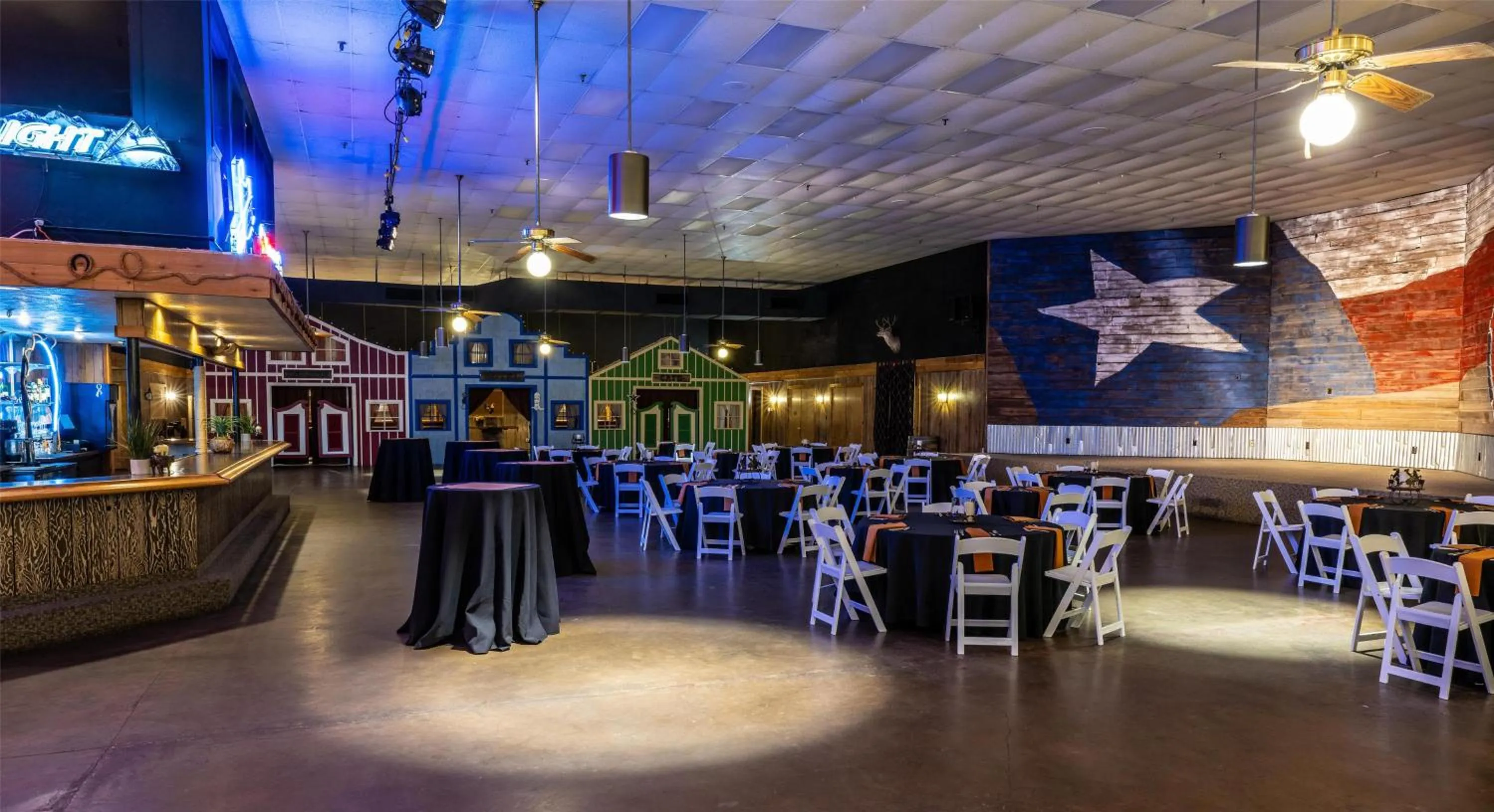 Lounge or bar in Hilton DFW Lakes Executive Conference Center