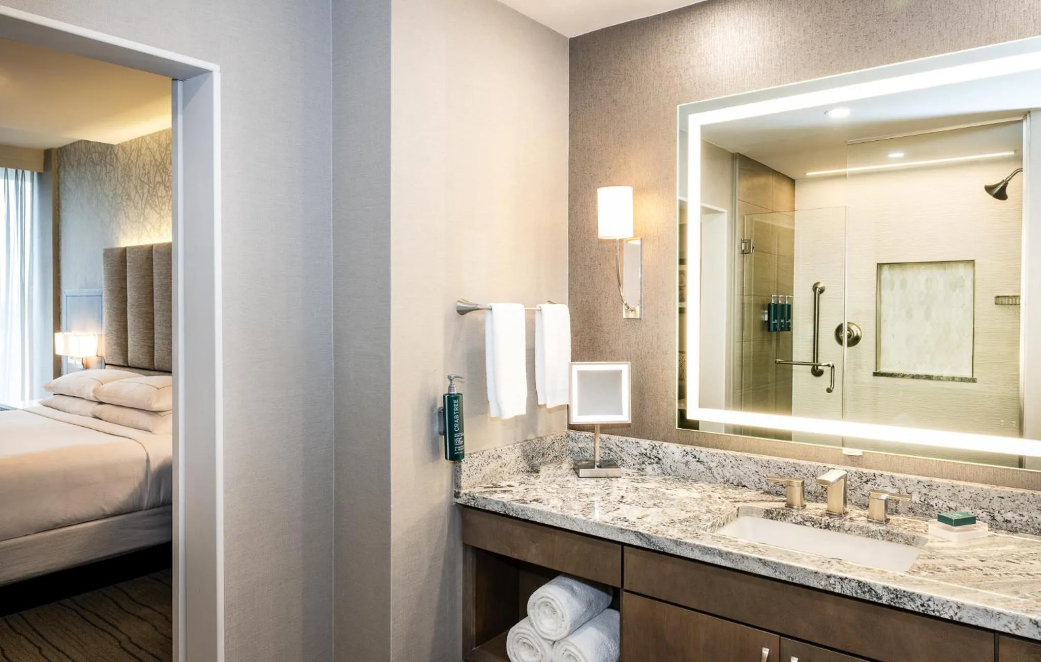 Bathroom, Bed in Hilton DFW Lakes Executive Conference Center