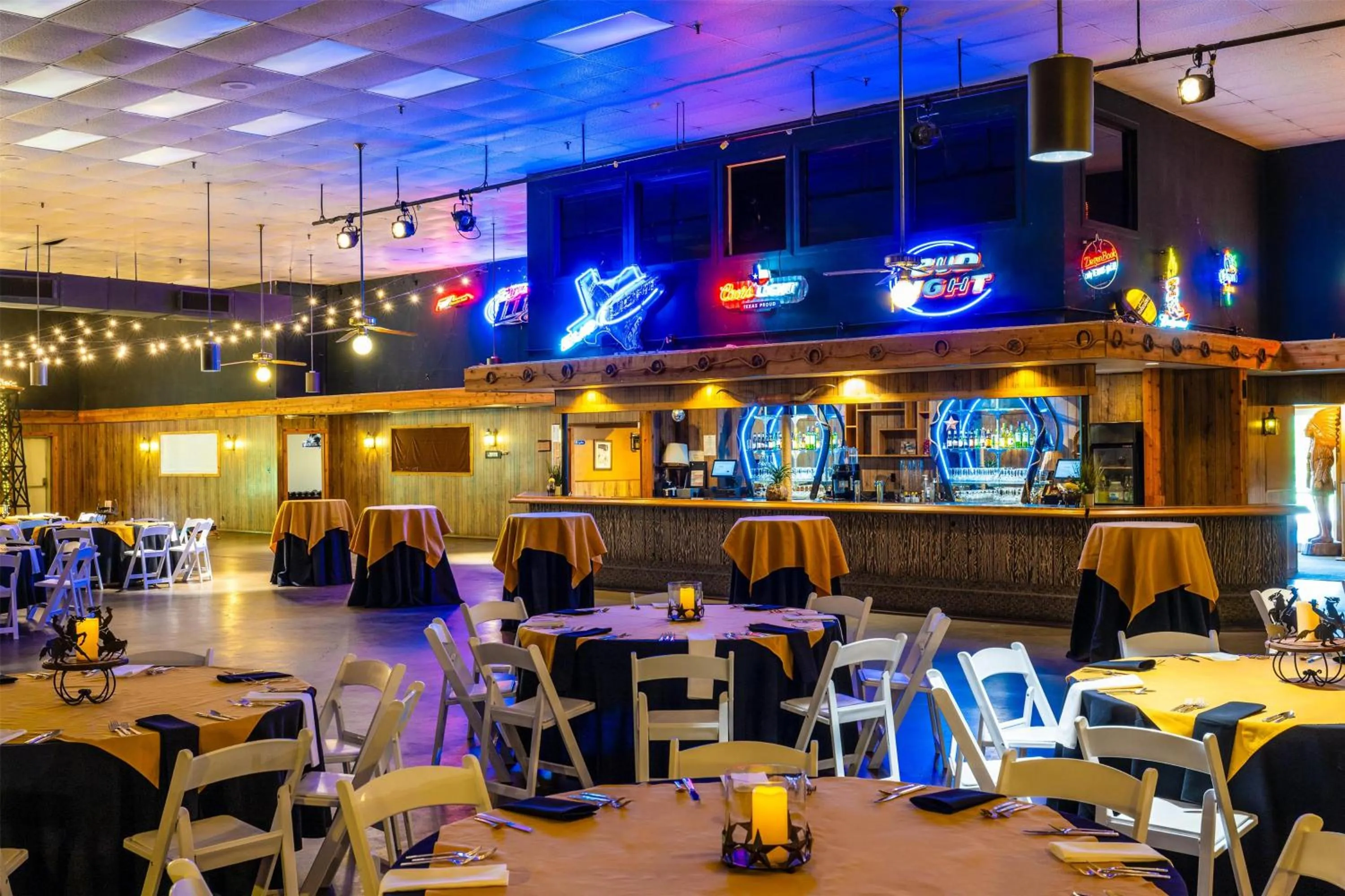 Lounge or bar in Hilton DFW Lakes Executive Conference Center