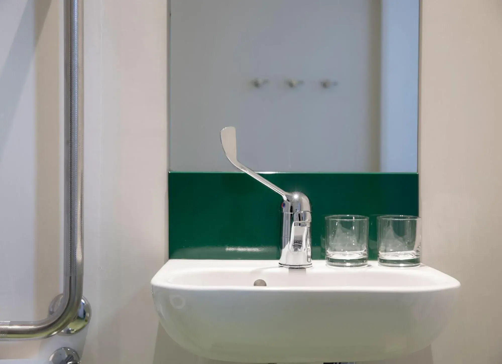 Queen Room with Private Bathroom - Disability Access in LyLo Christchurch Airport Queen Room with Private Bathroom - Disability Access in LyLo Christchurch Airport