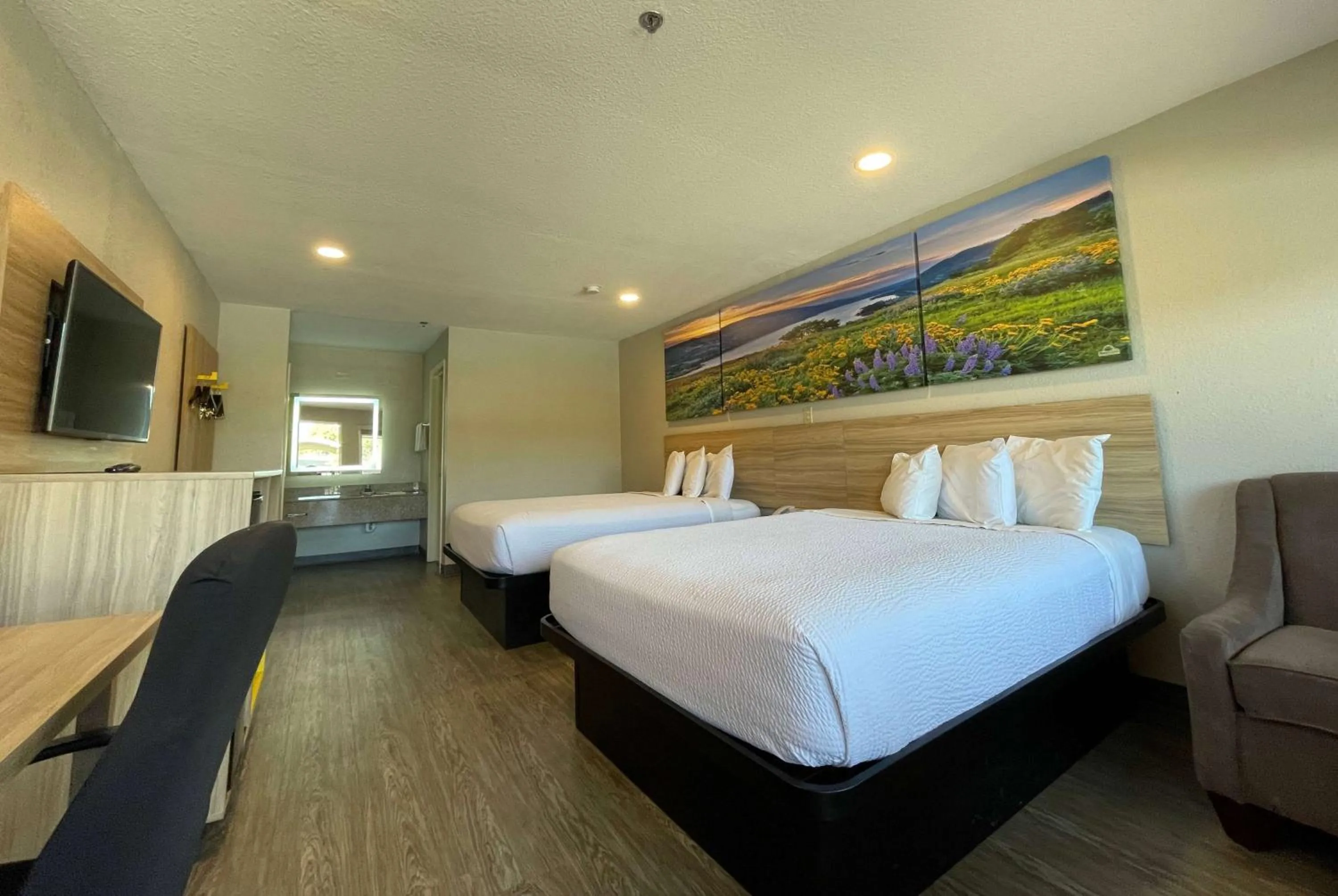 Photo of the whole room, Bed in Days Inn by Wyndham Near Seaworld San Antonio