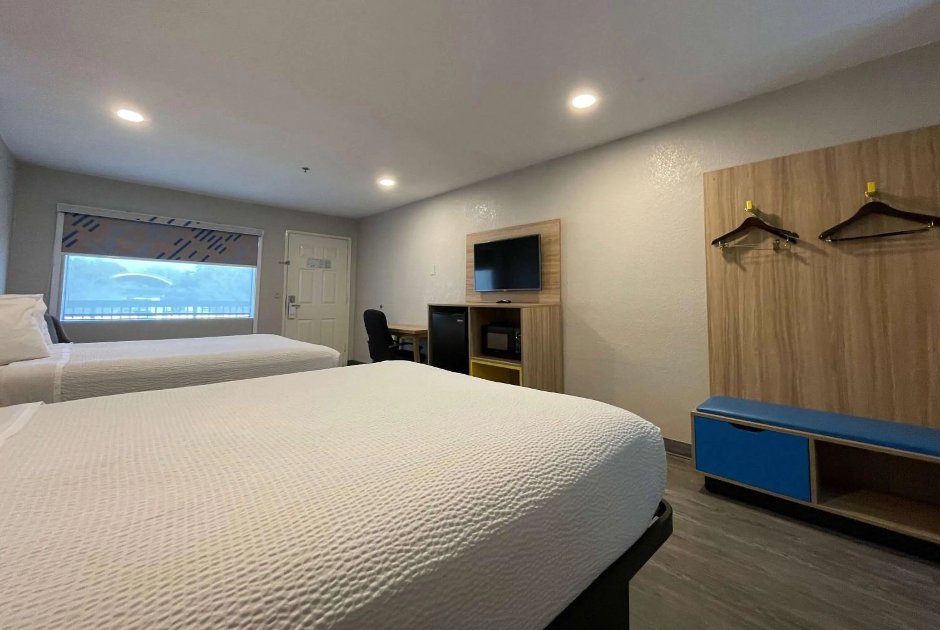 Photo of the whole room, Bed in Days Inn by Wyndham Near Seaworld San Antonio