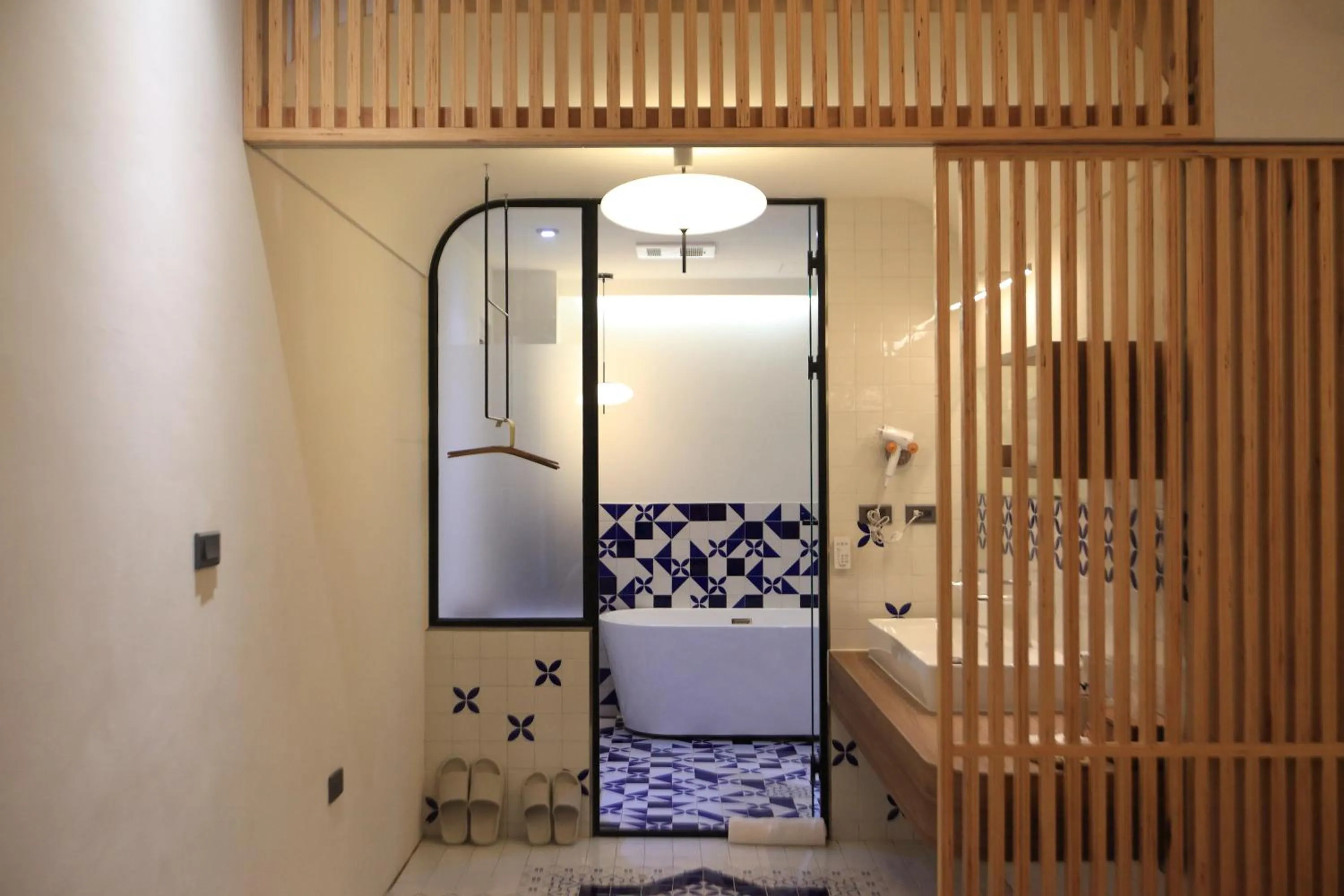 Shower, Bed in Green Inn Kaohsiung