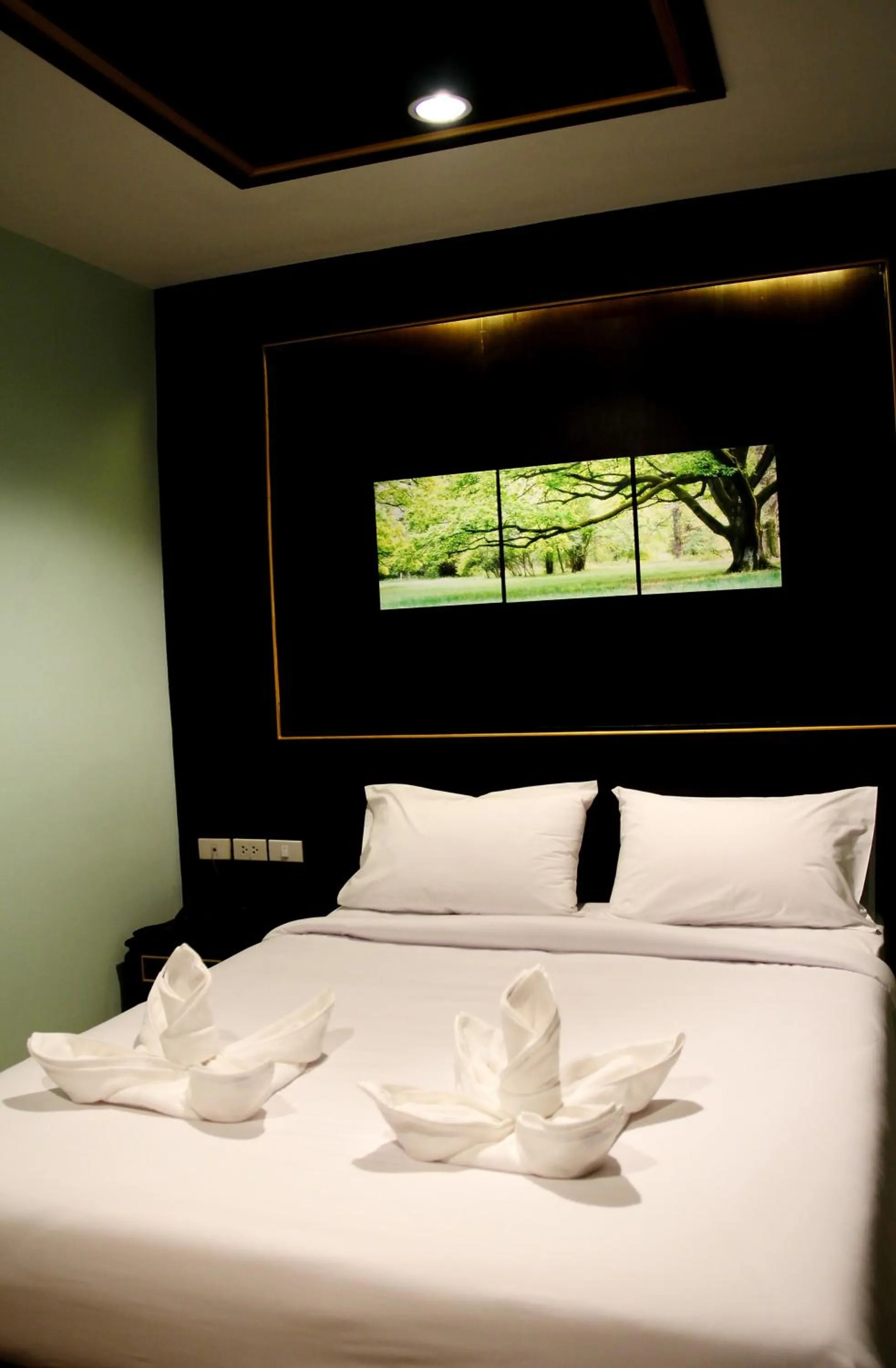 Bed in Metro Hotel & Spa