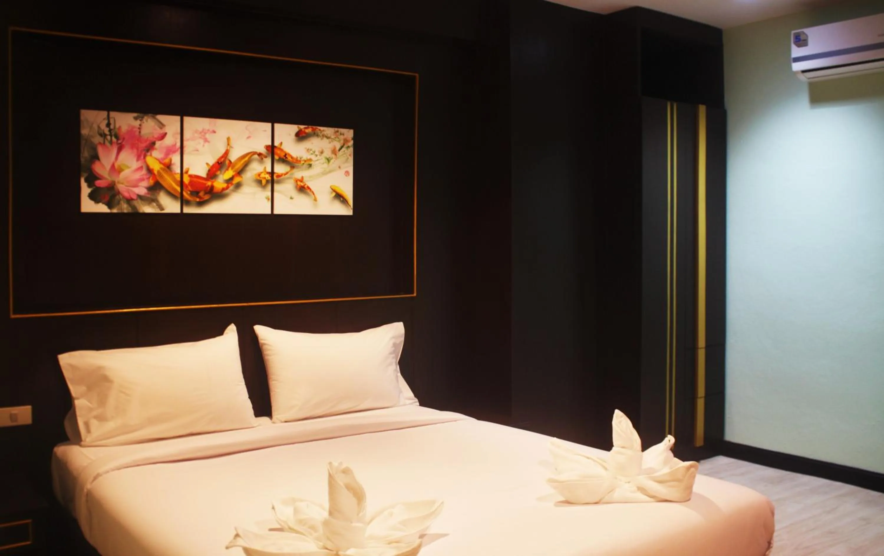 Photo of the whole room, Bed in Metro Hotel & Spa