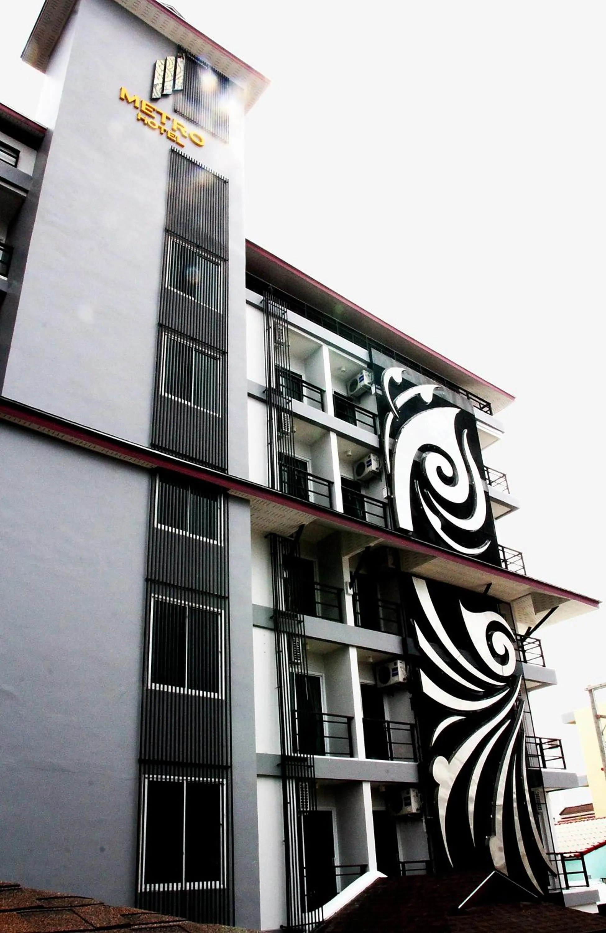 Property logo or sign in Metro Hotel & Spa