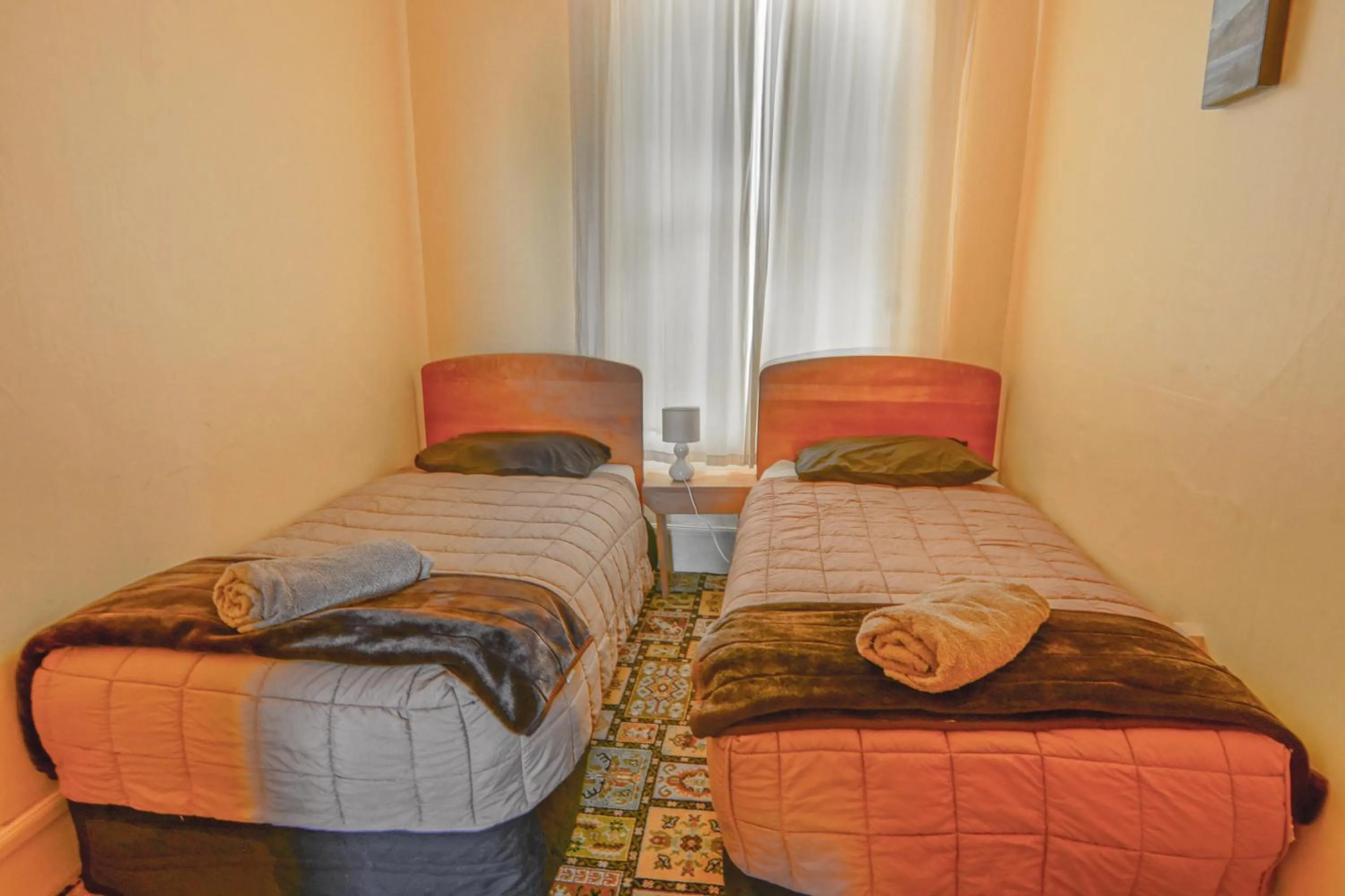 Bedroom, Bed in Empire Hotel Backpackers