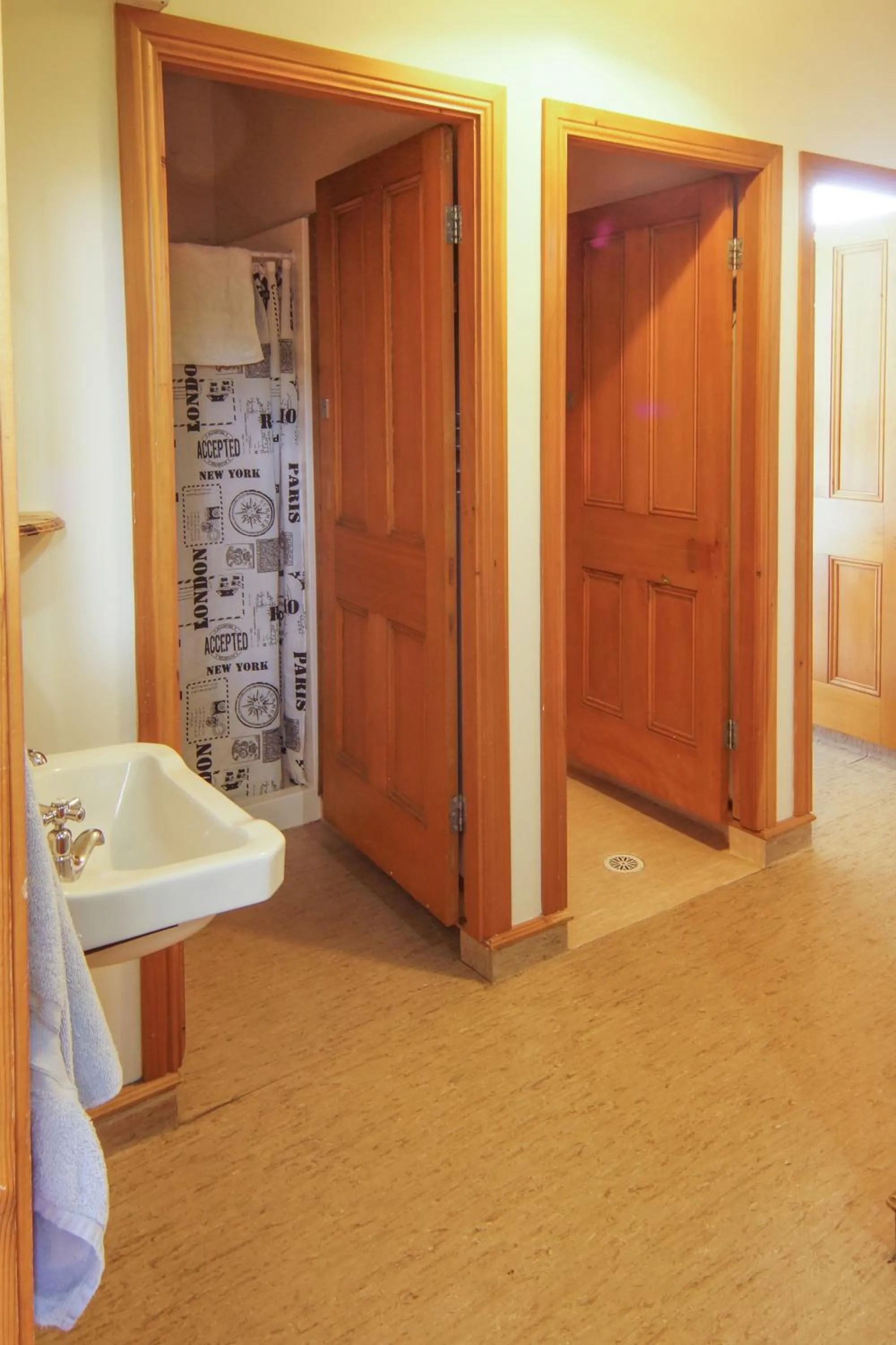 Bathroom in Empire Hotel Backpackers