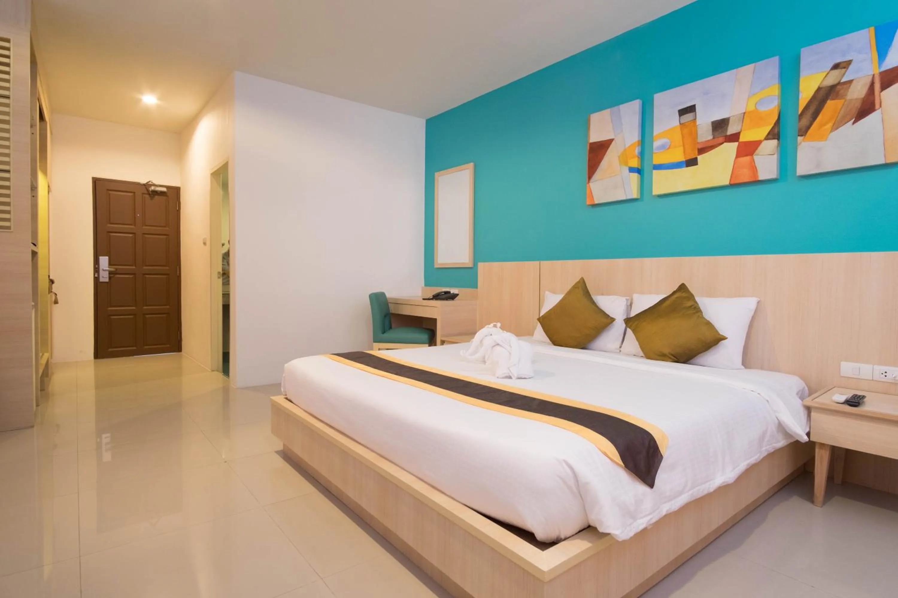 Bedroom, Bed in FX Hotel Pattaya