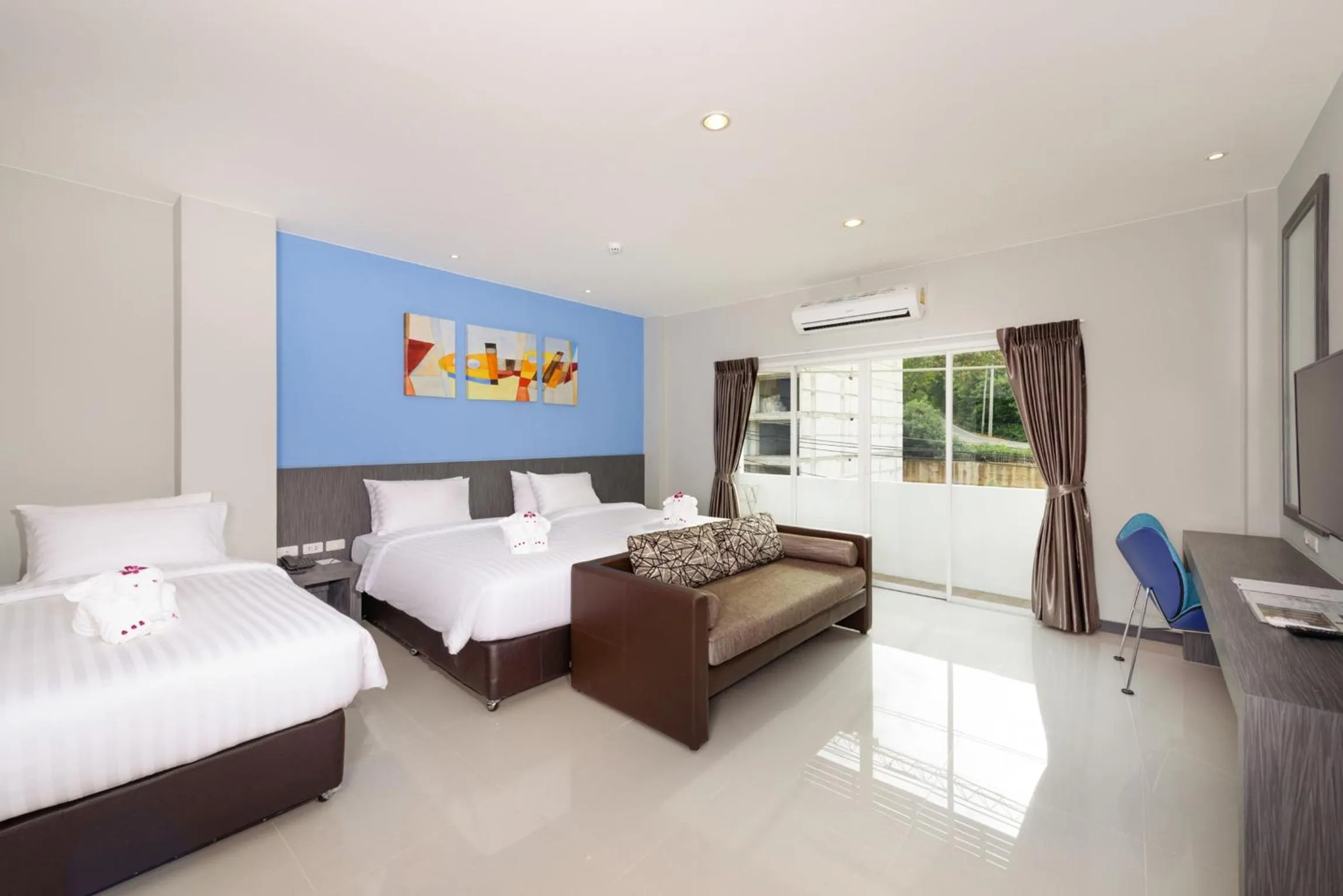 Bedroom, Bed in FX Hotel Pattaya