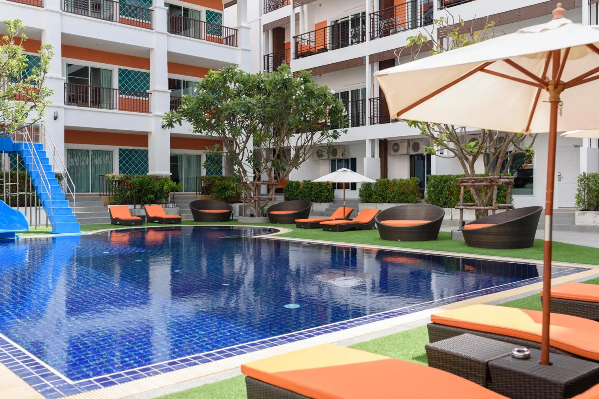Swimming pool in FX Hotel Pattaya