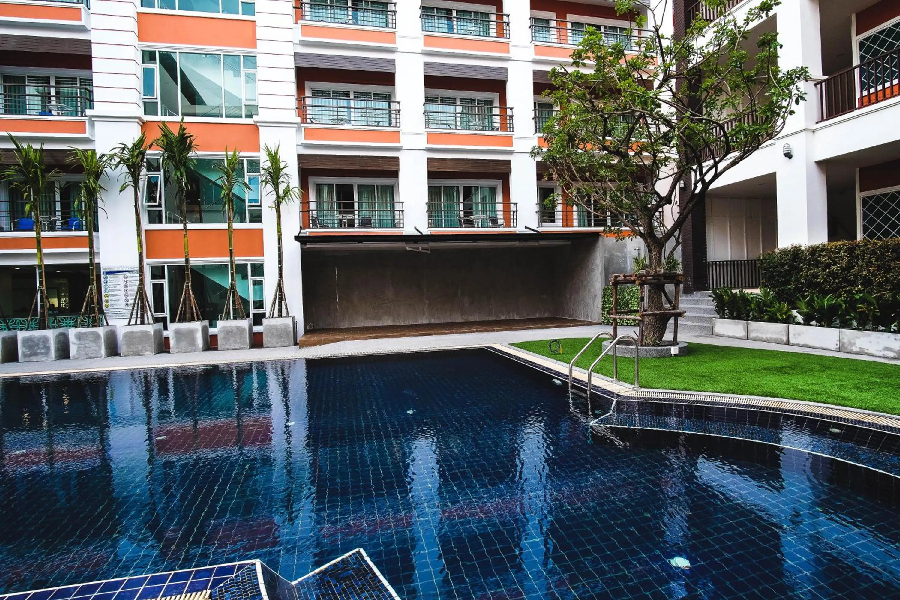 Swimming pool in FX Hotel Pattaya