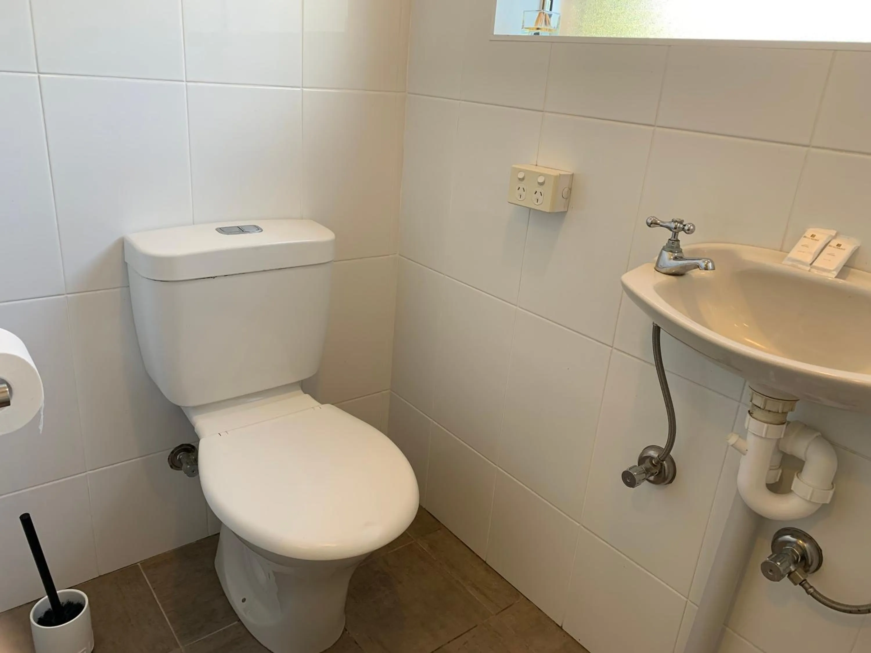 Bathroom in Ulladulla Harbour Motel