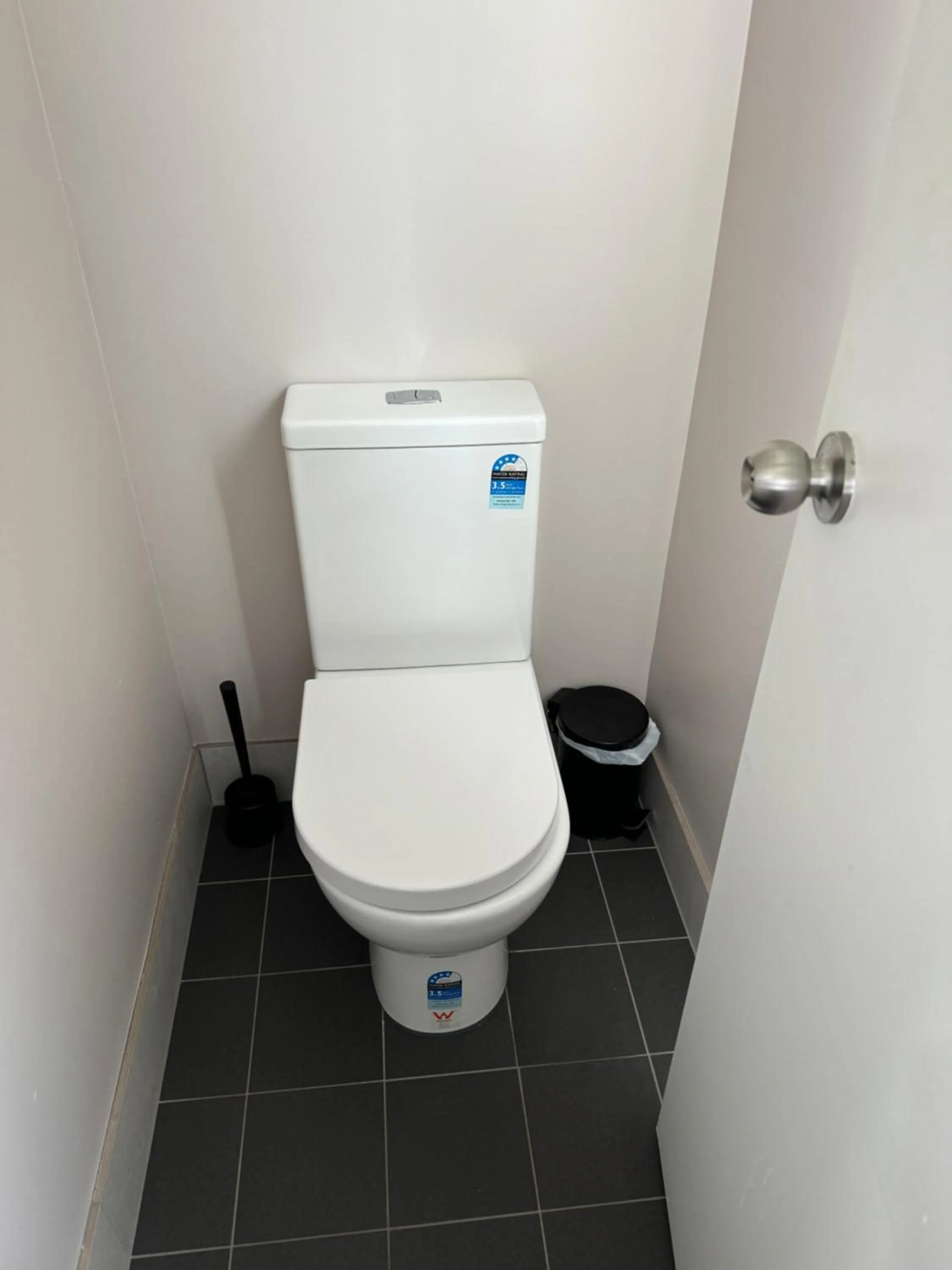 Toilet in Ulladulla Harbour Motel