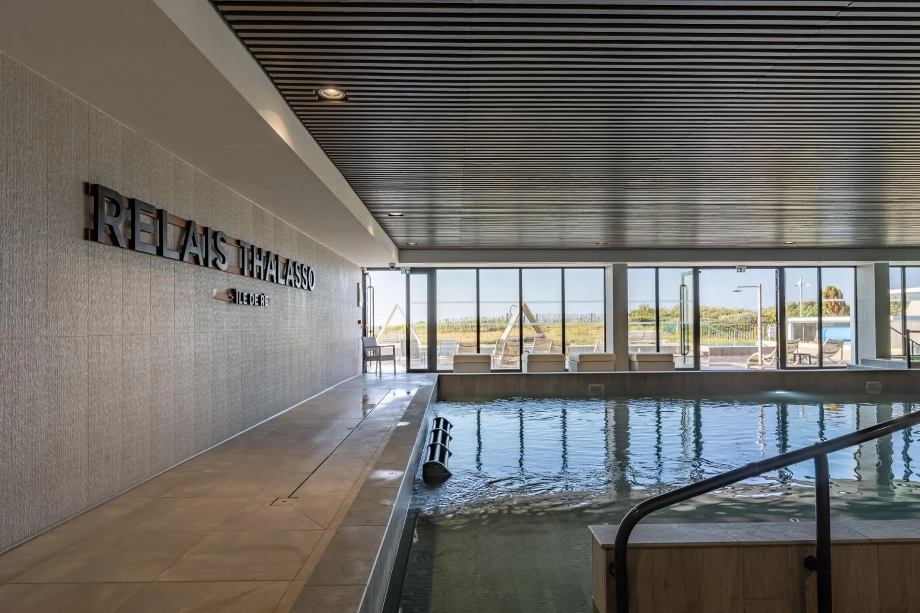 Swimming pool in Hôtel Atalante - Relais Thalasso & Spa