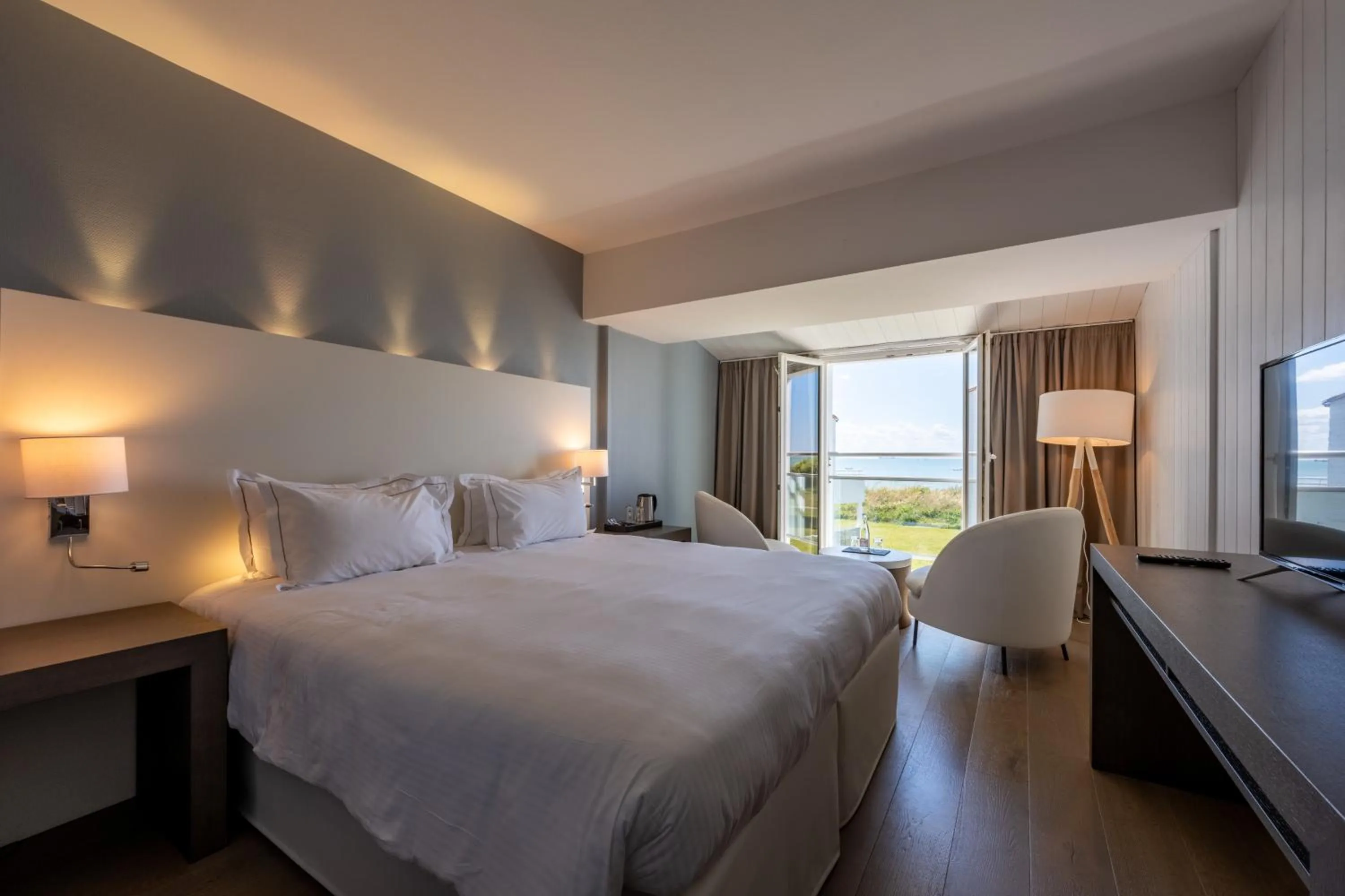 Bed in Hôtel Atalante - Relais Thalasso & Spa