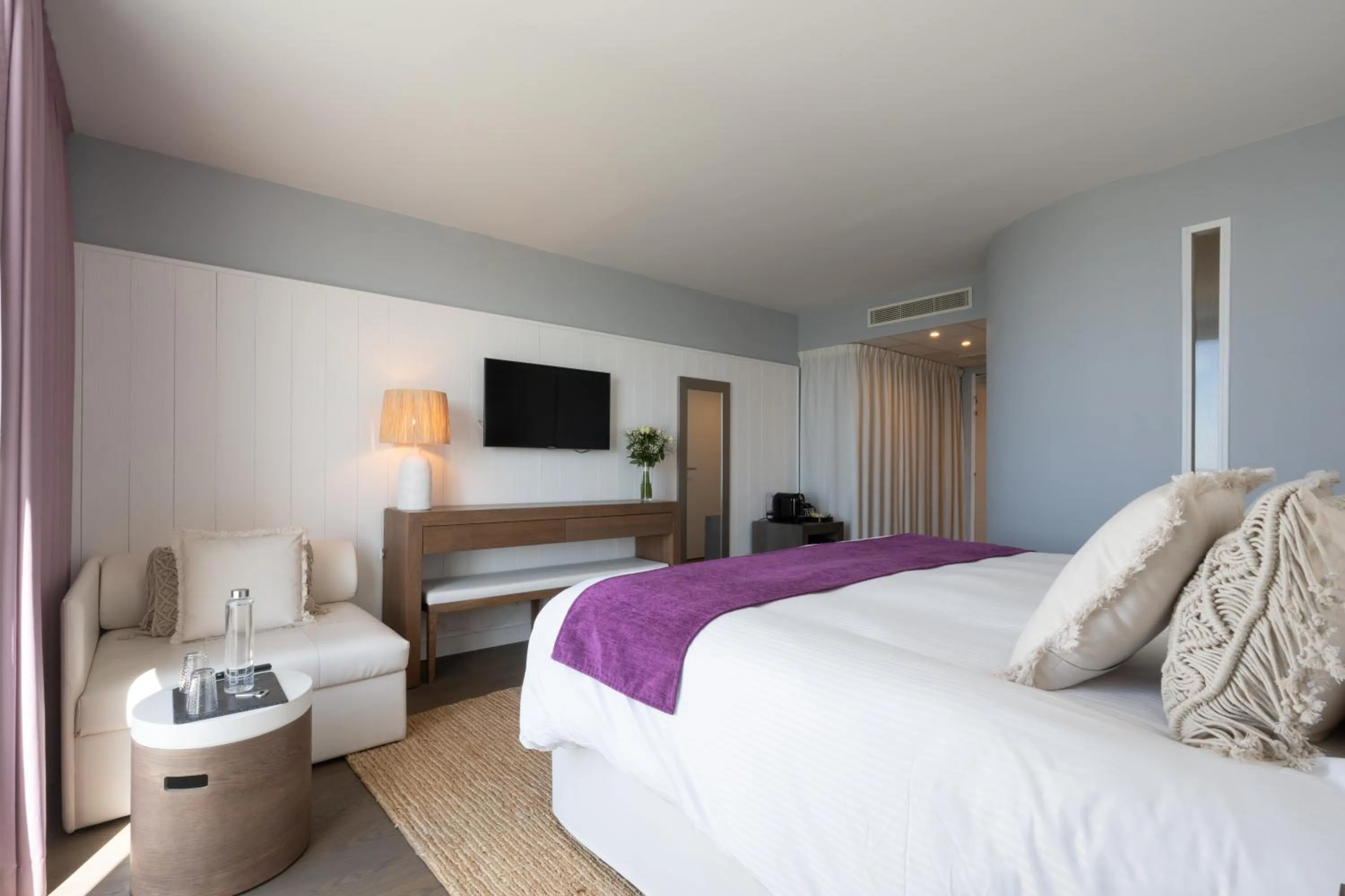 Photo of the whole room, Bed in Hôtel Atalante - Relais Thalasso & Spa